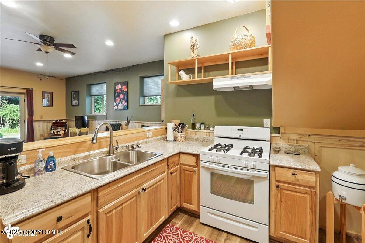 Cooper Landing, Alaska 99572, United States, 2 Bedrooms Bedrooms, ,3 BathroomsBathrooms,Residential,Active,164152