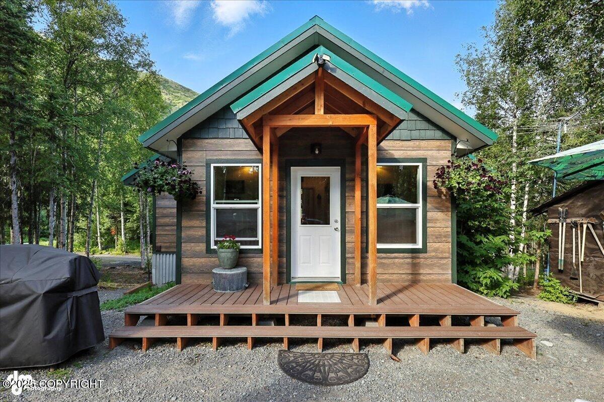 Cooper Landing, Alaska 99572, United States, 2 Bedrooms Bedrooms, ,3 BathroomsBathrooms,Residential,Active,164152