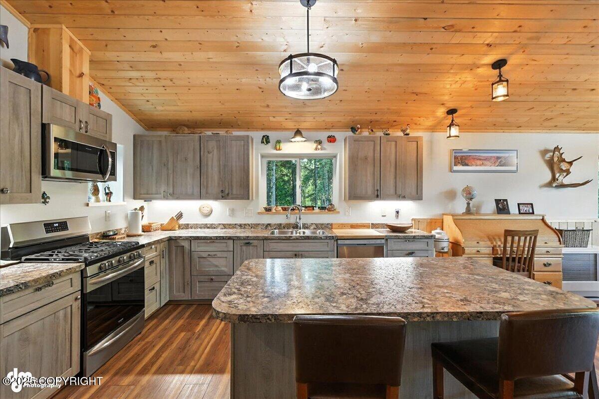 Cooper Landing, Alaska 99572, United States, 2 Bedrooms Bedrooms, ,3 BathroomsBathrooms,Residential,Active,164152