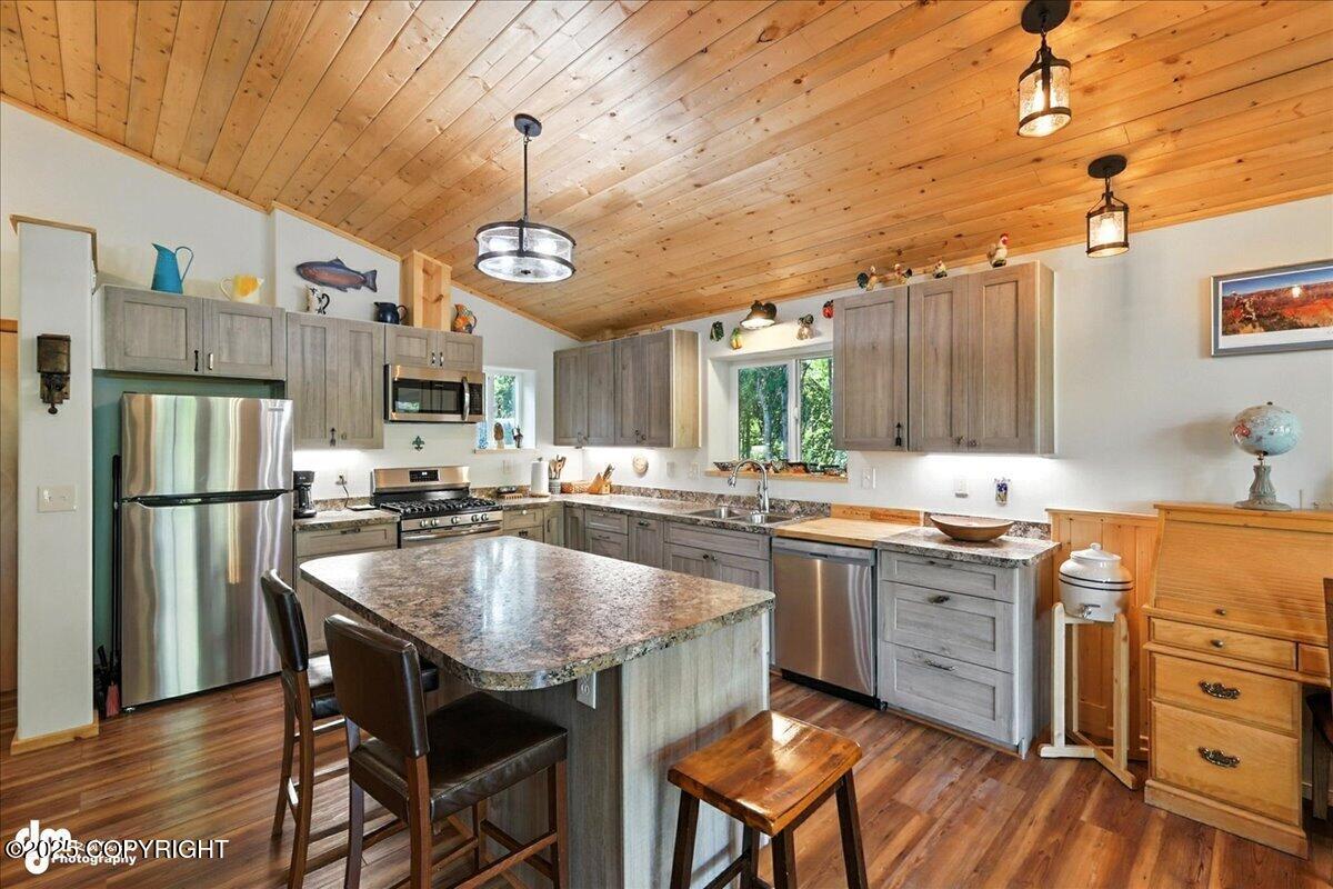 Cooper Landing, Alaska 99572, United States, 2 Bedrooms Bedrooms, ,3 BathroomsBathrooms,Residential,Active,164152