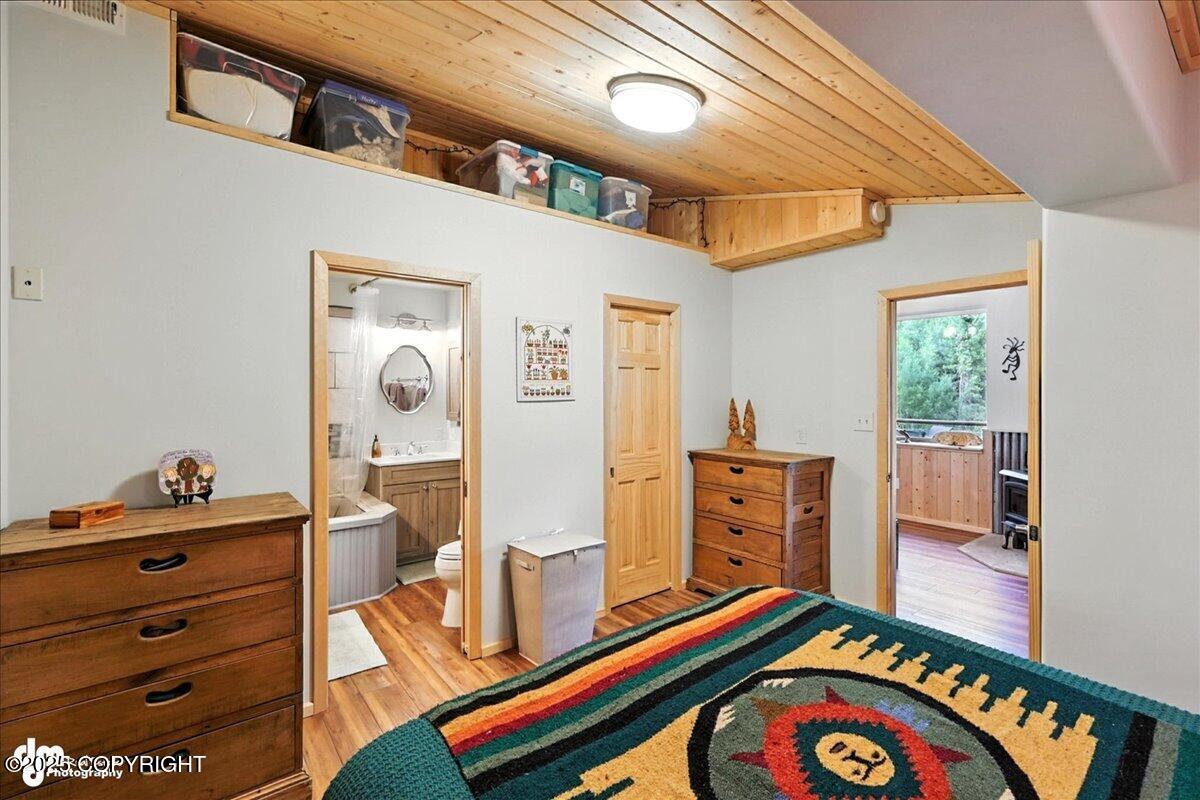 Cooper Landing, Alaska 99572, United States, 2 Bedrooms Bedrooms, ,3 BathroomsBathrooms,Residential,Active,164152