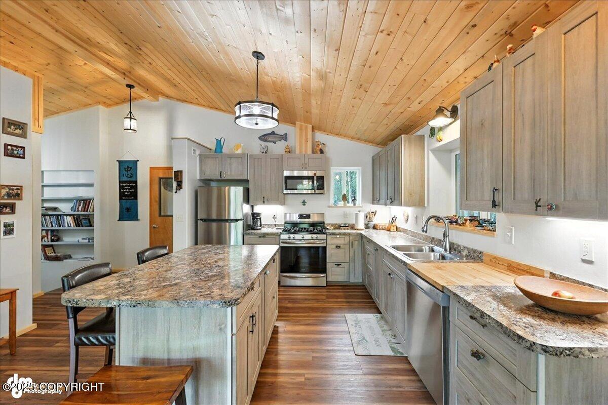 Cooper Landing, Alaska 99572, United States, 2 Bedrooms Bedrooms, ,3 BathroomsBathrooms,Residential,Active,164152