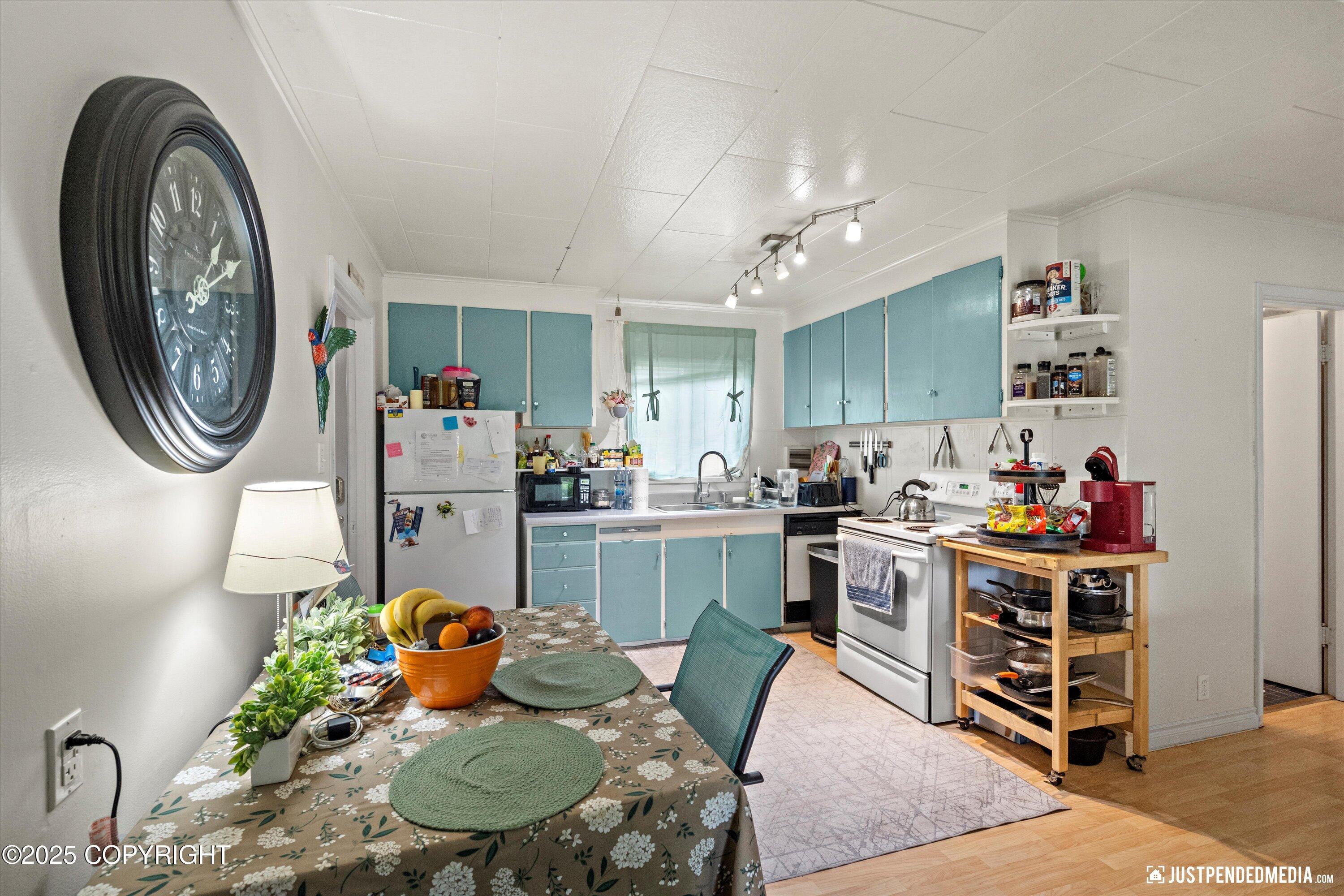 Anchorage, Alaska 99517, United States, 4 Bedrooms Bedrooms, ,2 BathroomsBathrooms,Residential,Active,173195