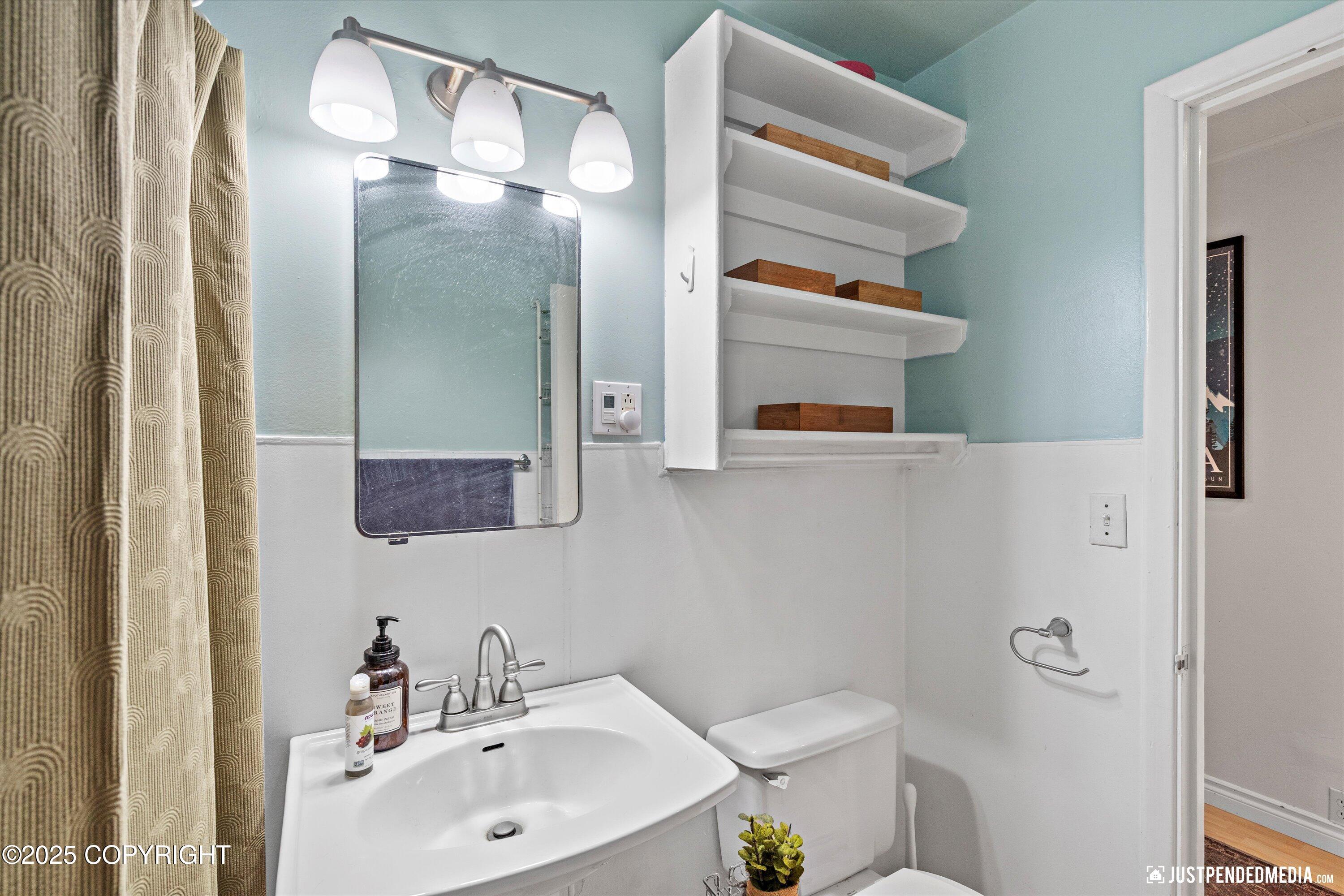 Anchorage, Alaska 99517, United States, 4 Bedrooms Bedrooms, ,2 BathroomsBathrooms,Residential,Active,173195