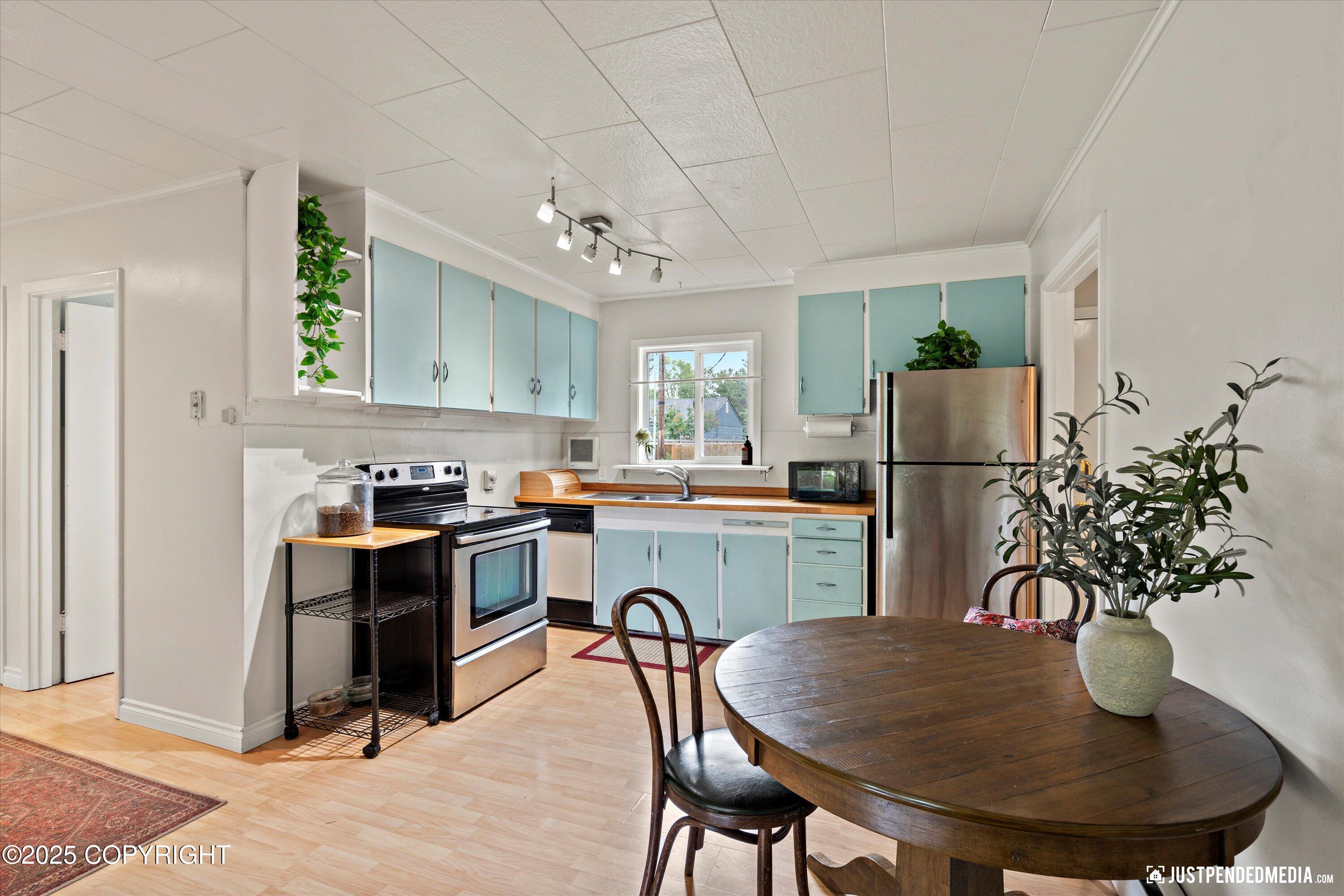 Anchorage, Alaska 99517, United States, 4 Bedrooms Bedrooms, ,2 BathroomsBathrooms,Residential,Active,173195