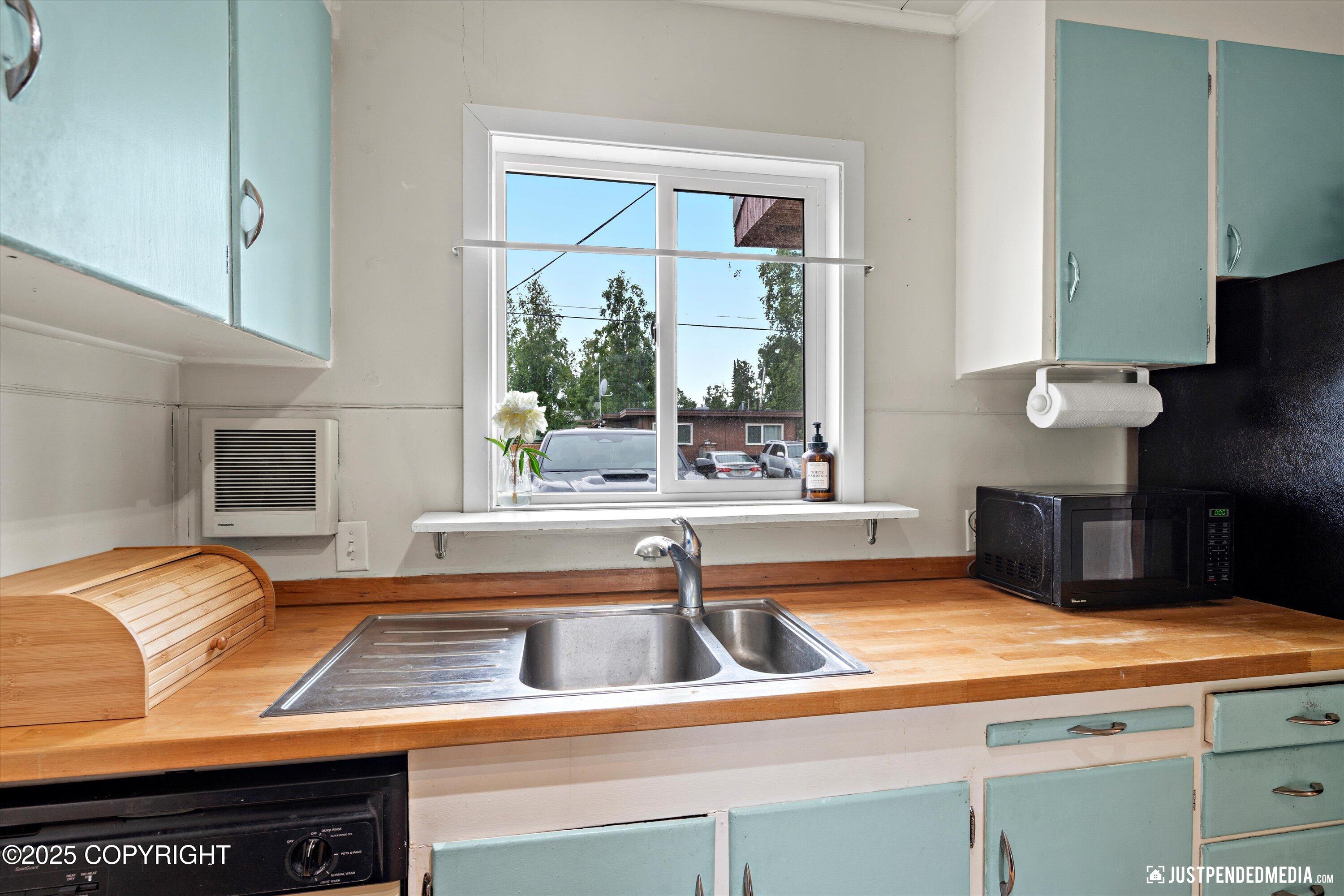 Anchorage, Alaska 99517, United States, 4 Bedrooms Bedrooms, ,2 BathroomsBathrooms,Residential,Active,173195