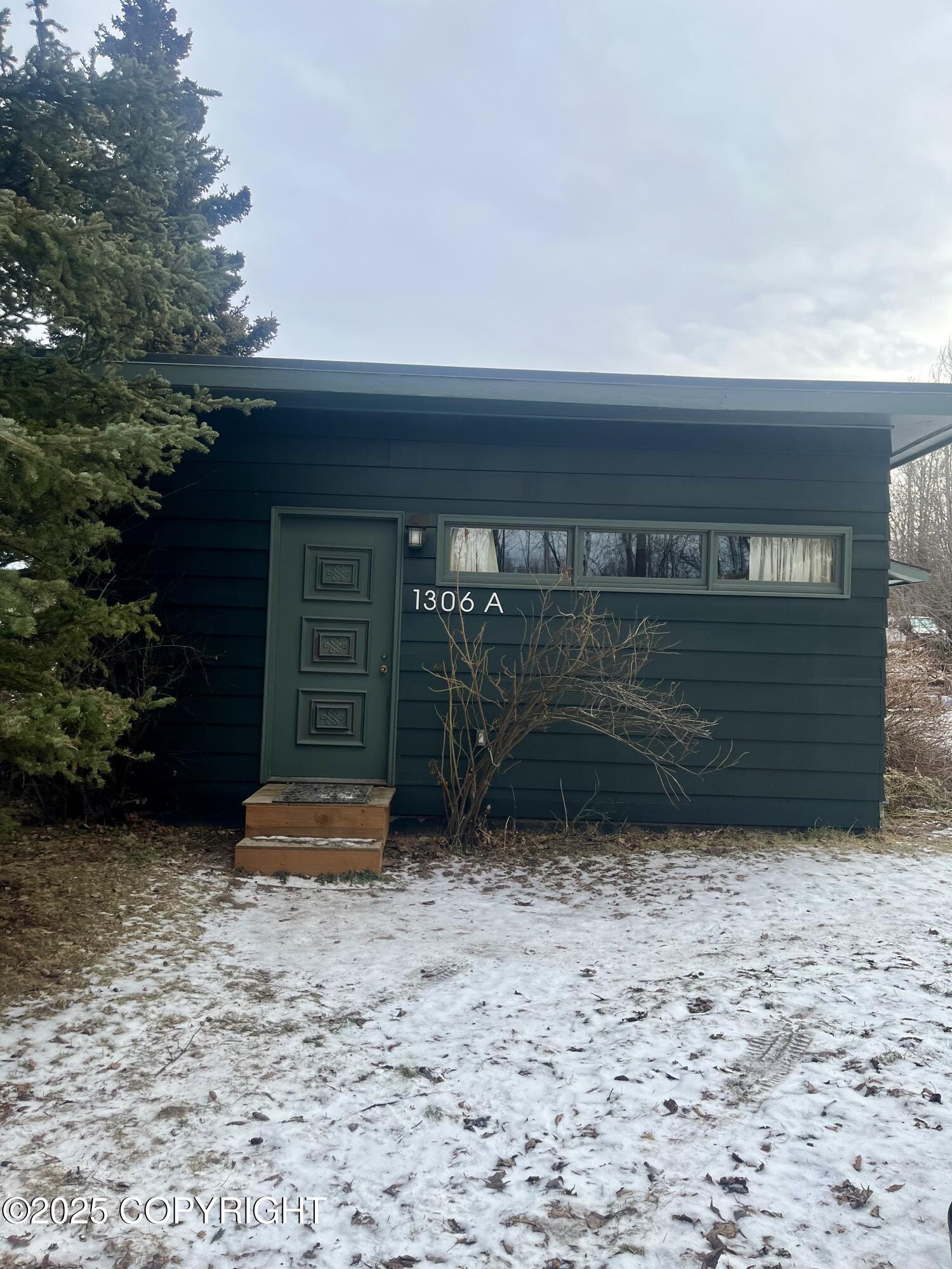 Anchorage, Alaska 99503, United States, 1 Bedroom Bedrooms, ,1 BathroomBathrooms,Residential,Pending,1998