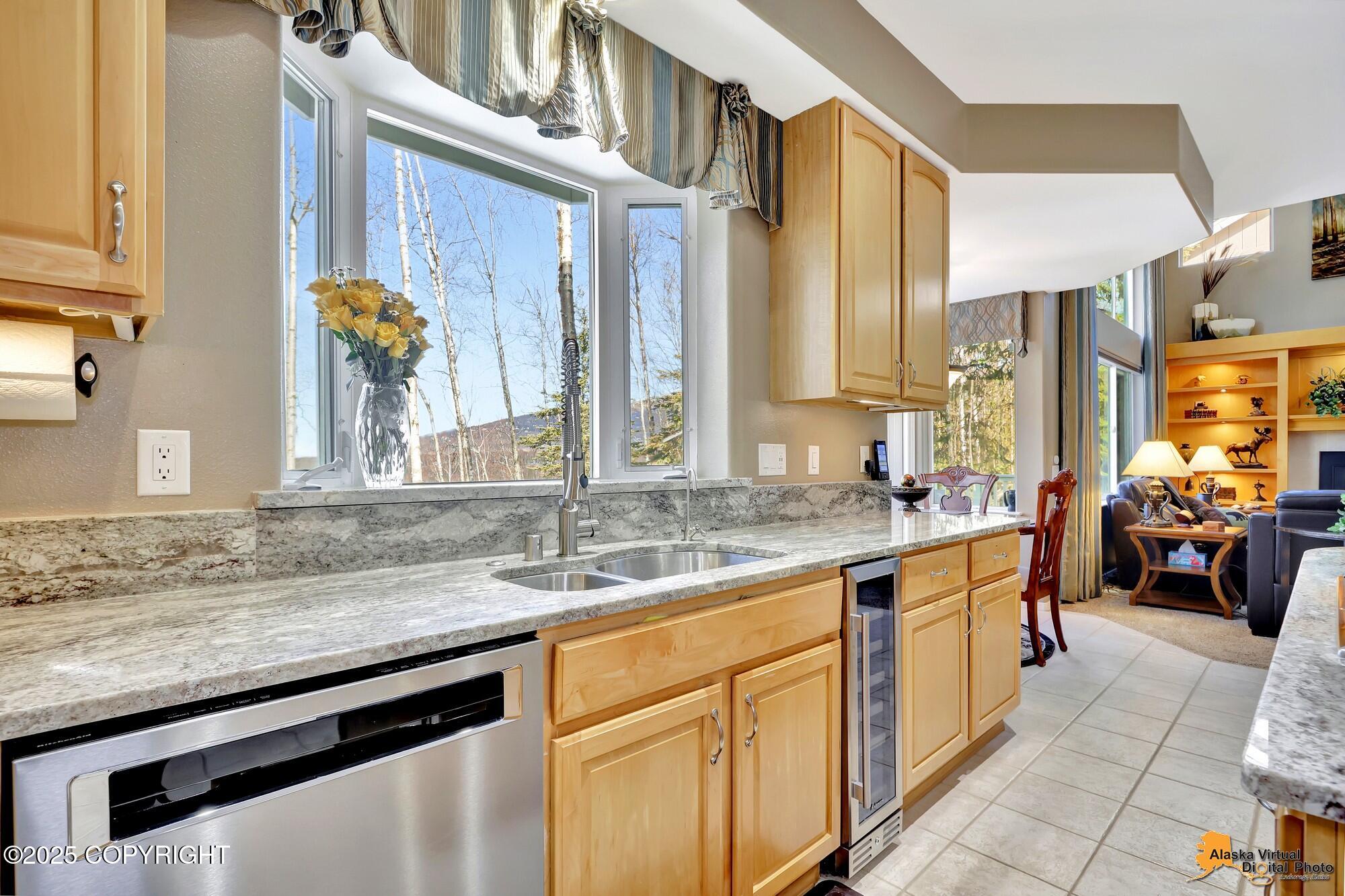 Eagle River, Alaska 99577, United States, 5 Bedrooms Bedrooms, ,4 BathroomsBathrooms,Residential,Pending,95715