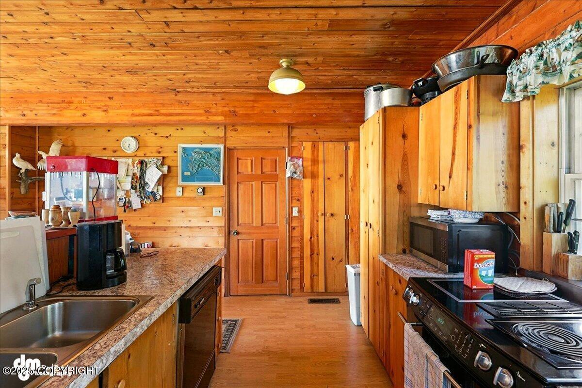 Ninilchik, Alaska 99639, United States, 6 Bedrooms Bedrooms, ,4 BathroomsBathrooms,Residential,Active,152173