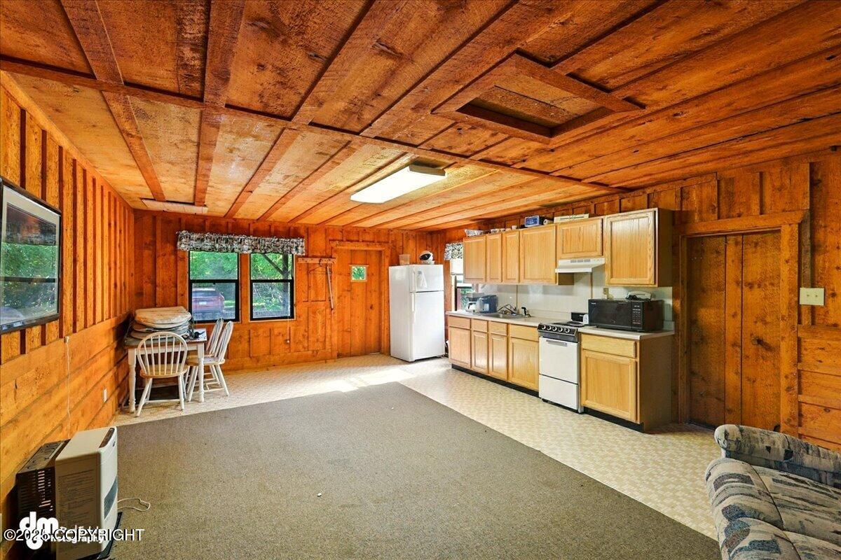 Ninilchik, Alaska 99639, United States, 6 Bedrooms Bedrooms, ,4 BathroomsBathrooms,Residential,Active,152173