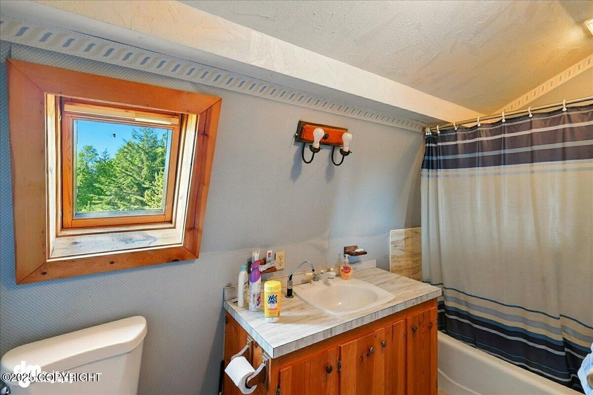 Ninilchik, Alaska 99639, United States, 6 Bedrooms Bedrooms, ,4 BathroomsBathrooms,Residential,Active,152173