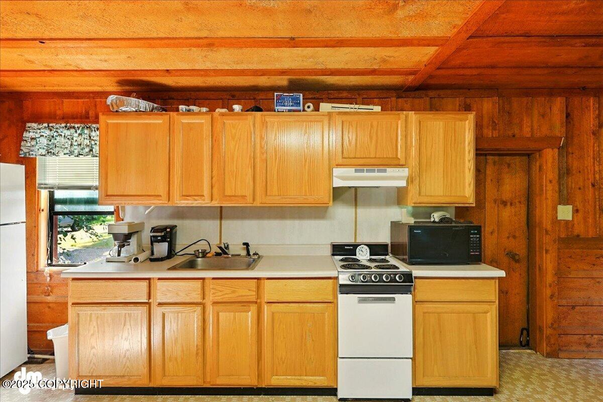 Ninilchik, Alaska 99639, United States, 6 Bedrooms Bedrooms, ,4 BathroomsBathrooms,Residential,Active,152173