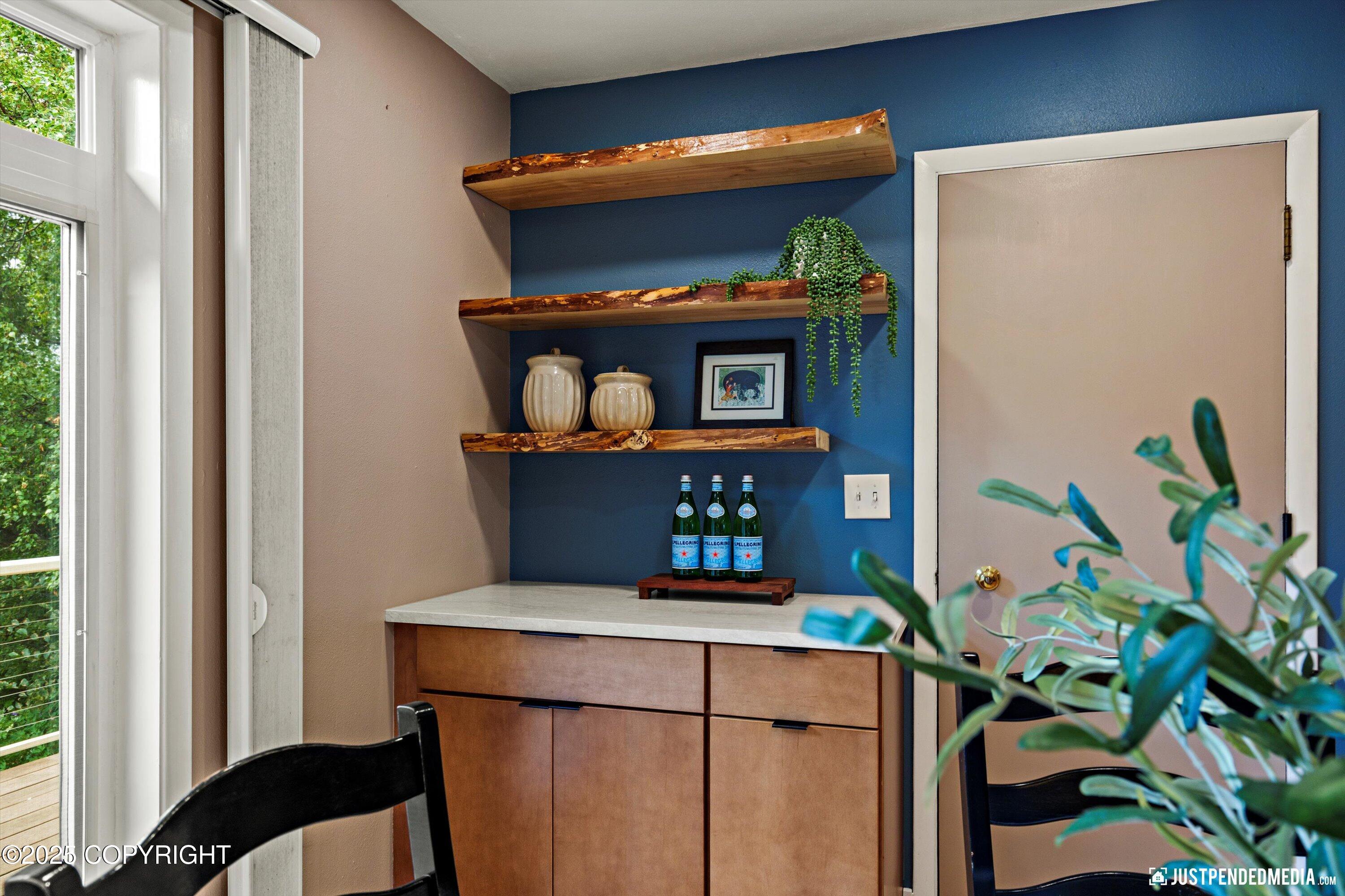 Anchorage, Alaska 99501, United States, 4 Bedrooms Bedrooms, ,2 BathroomsBathrooms,Residential,Pending,196821