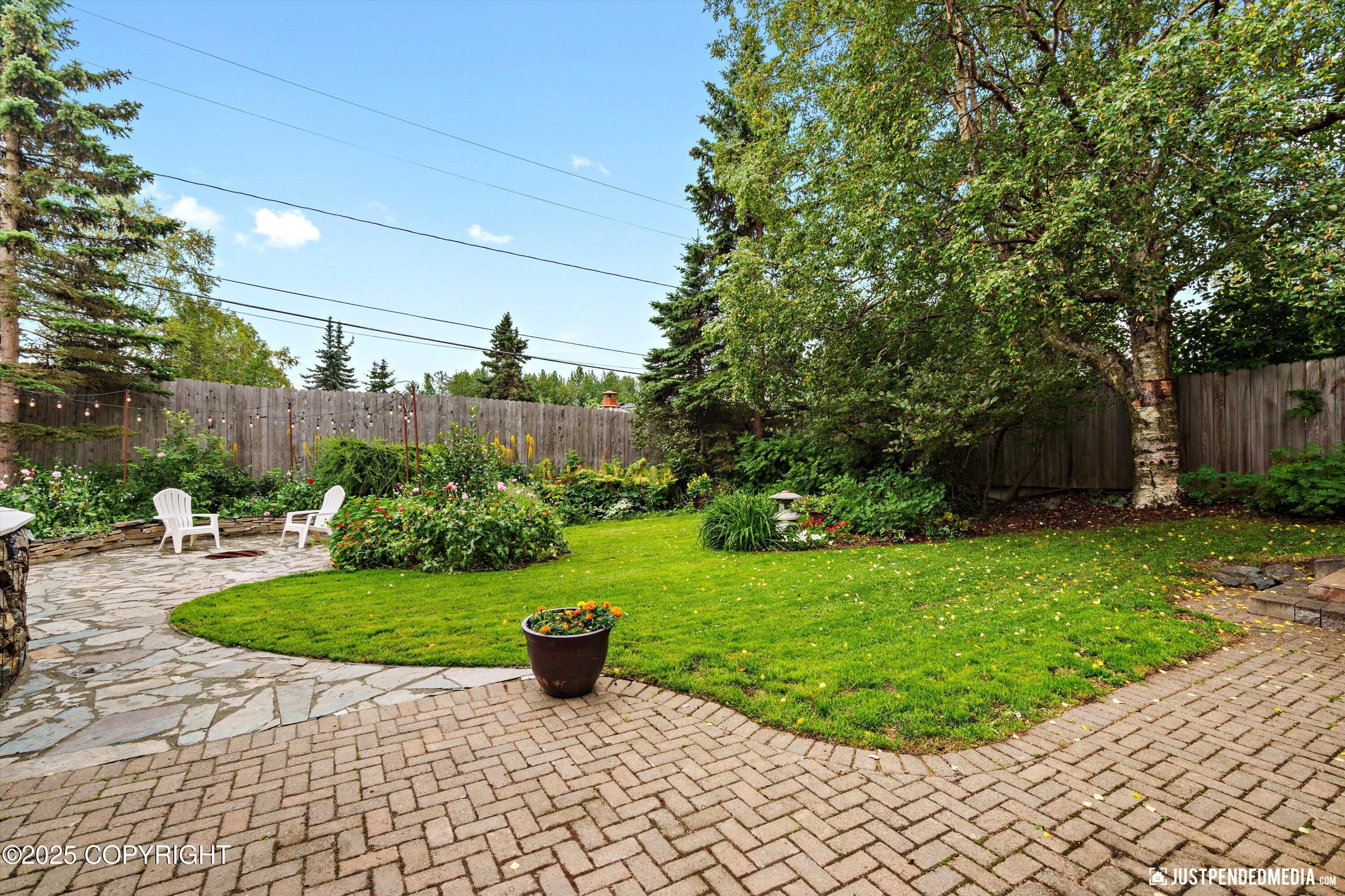 Anchorage, Alaska 99501, United States, 4 Bedrooms Bedrooms, ,2 BathroomsBathrooms,Residential,Pending,196821