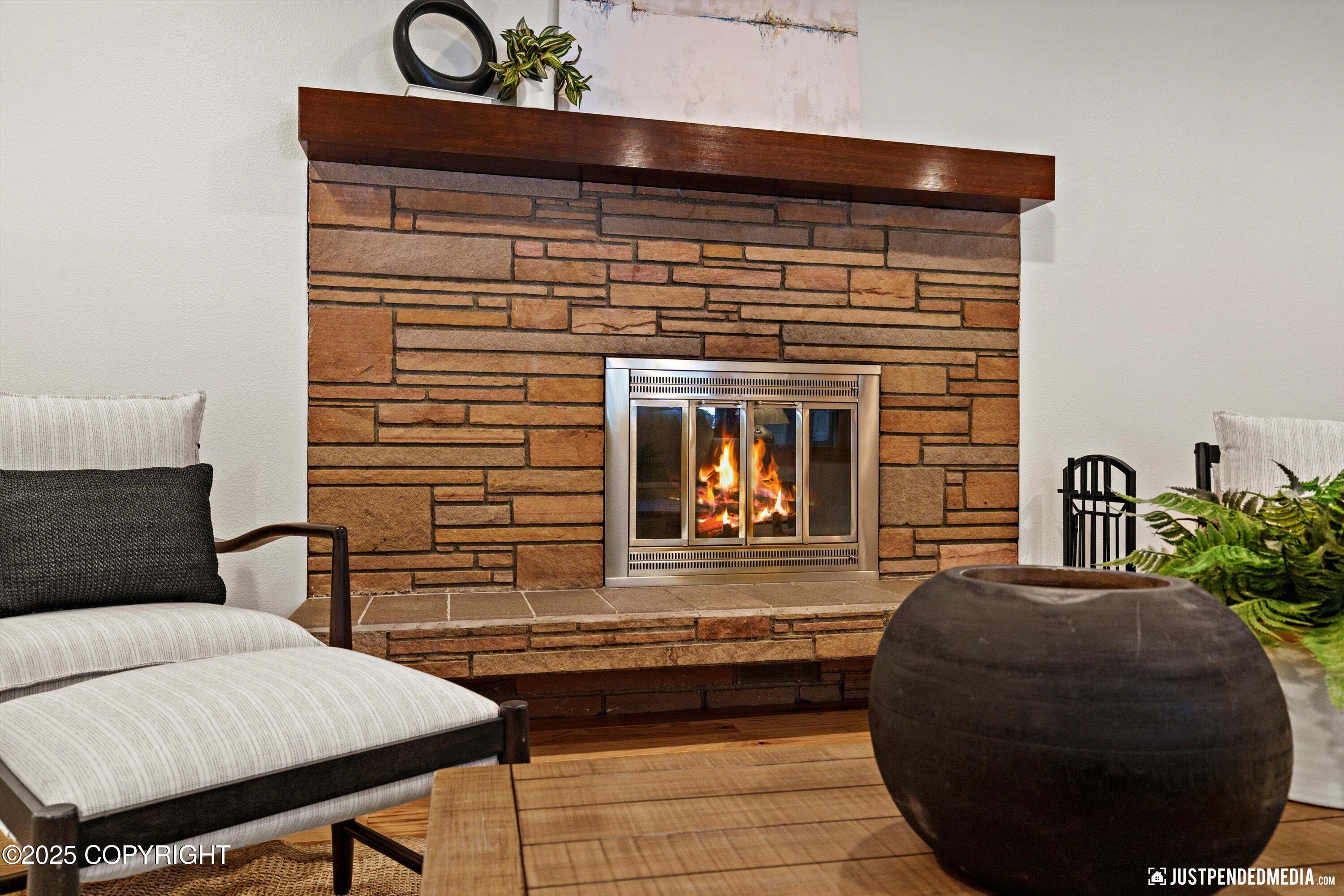 Anchorage, Alaska 99501, United States, 4 Bedrooms Bedrooms, ,2 BathroomsBathrooms,Residential,Pending,196821