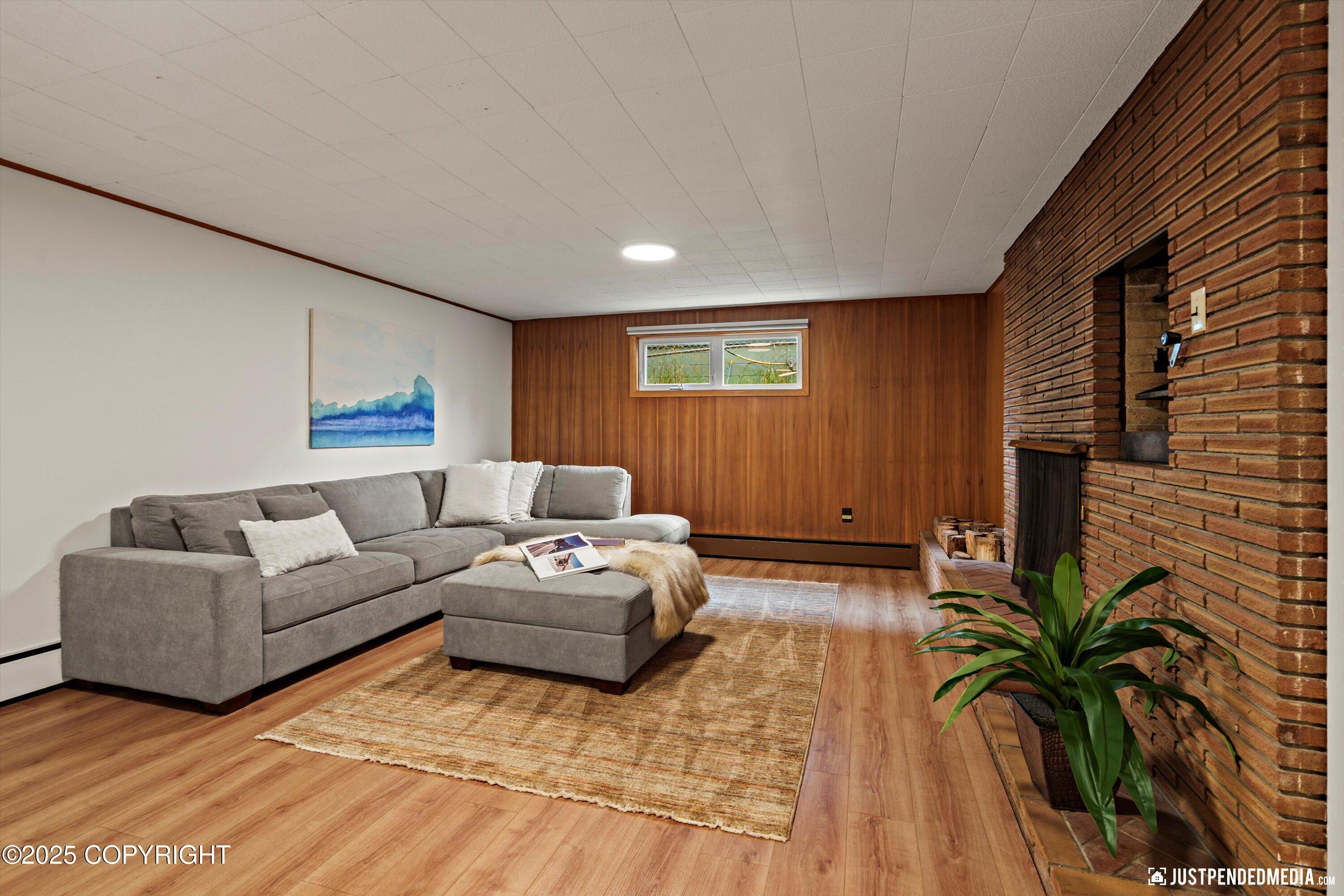 Anchorage, Alaska 99501, United States, 4 Bedrooms Bedrooms, ,2 BathroomsBathrooms,Residential,Pending,196821