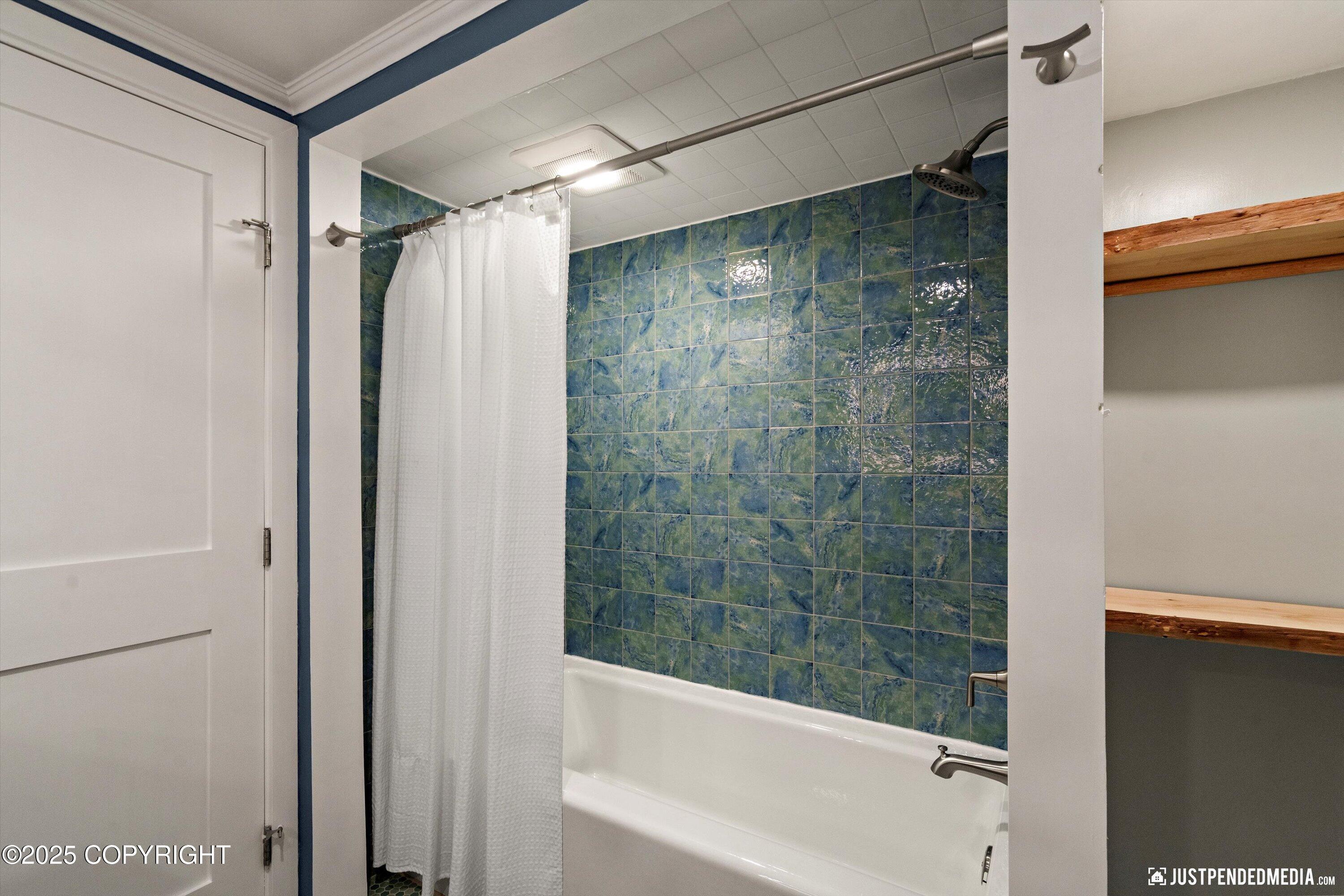 Anchorage, Alaska 99501, United States, 4 Bedrooms Bedrooms, ,2 BathroomsBathrooms,Residential,Pending,196821