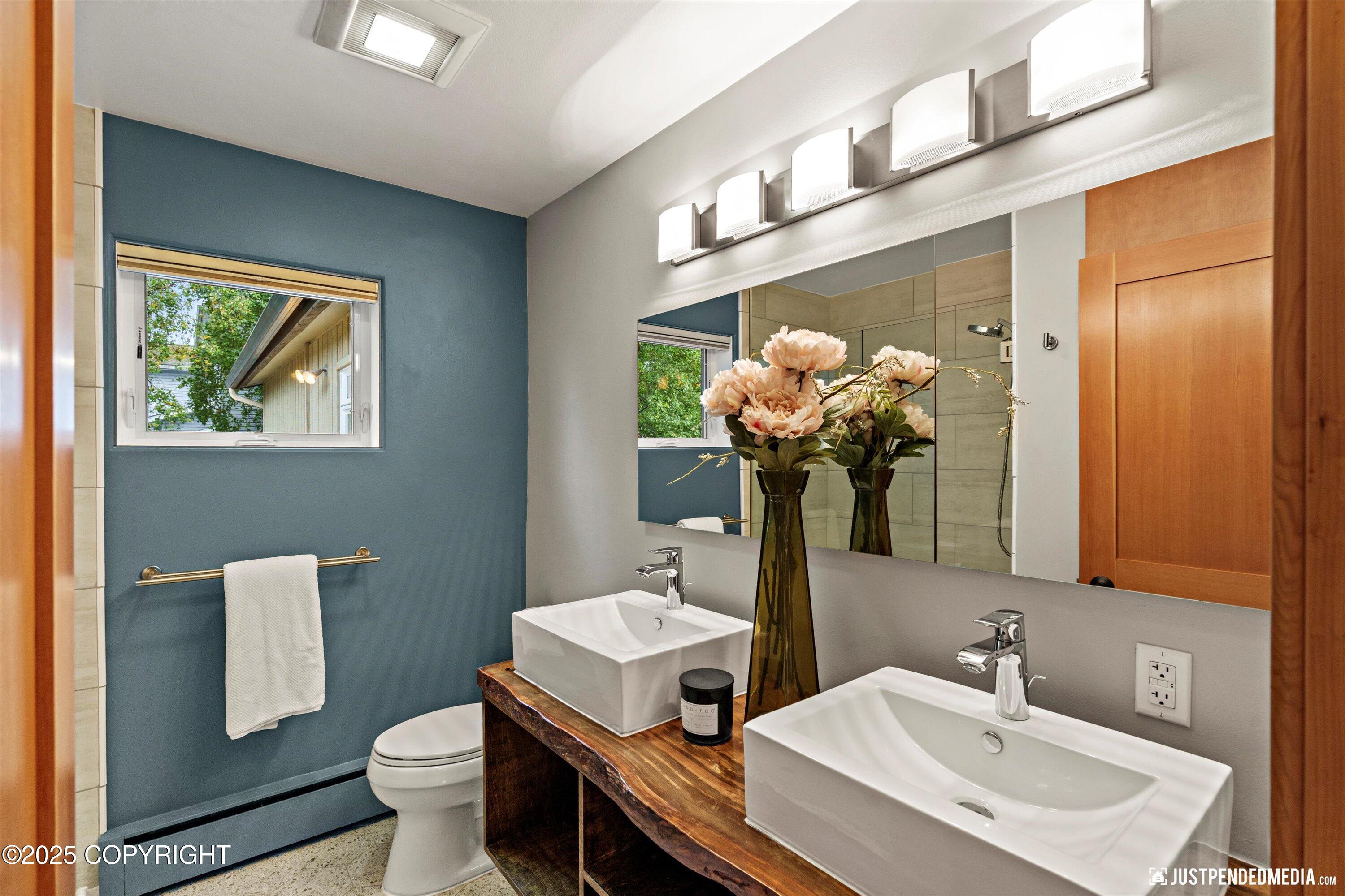 Anchorage, Alaska 99501, United States, 4 Bedrooms Bedrooms, ,2 BathroomsBathrooms,Residential,Pending,196821