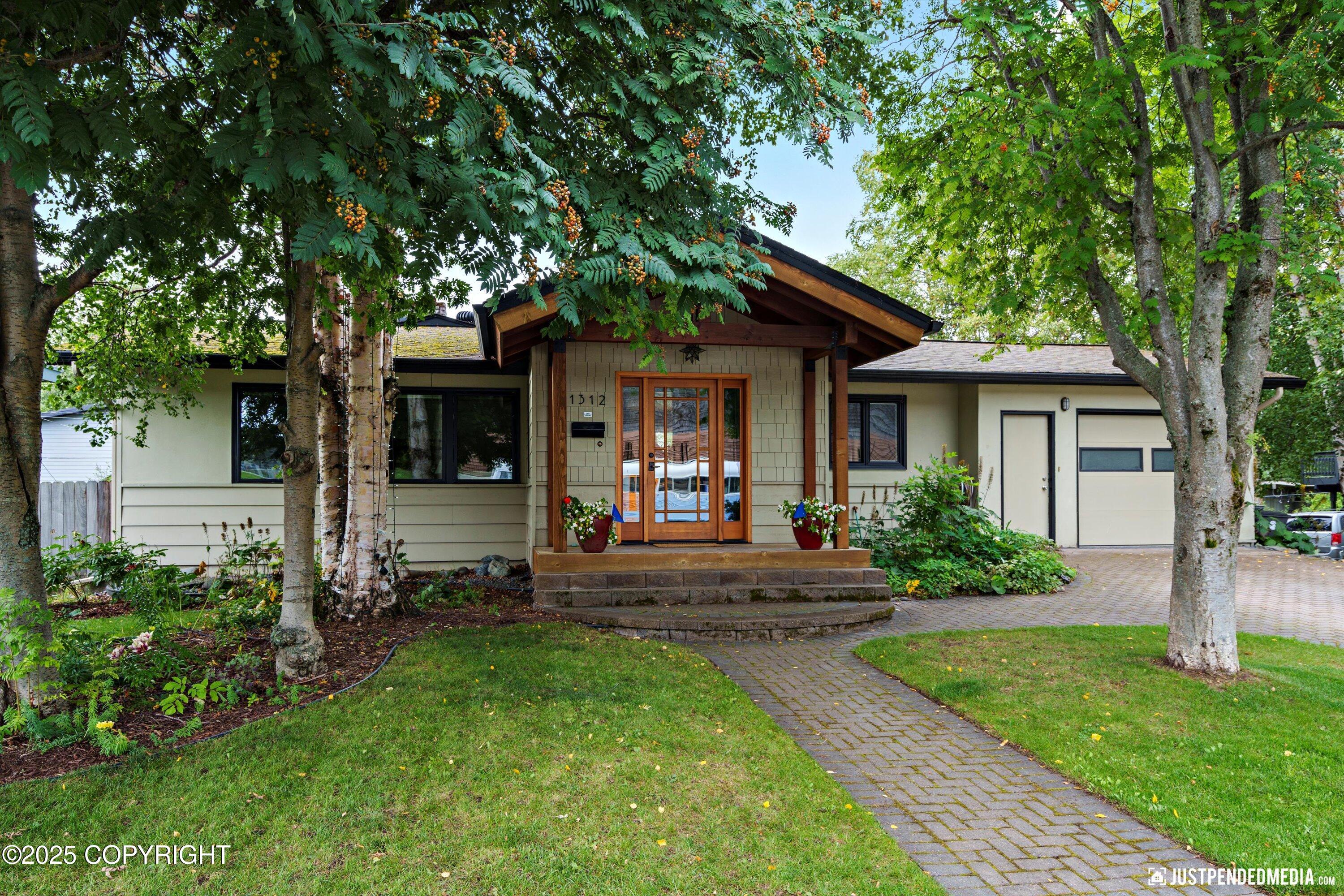 Anchorage, Alaska 99501, United States, 4 Bedrooms Bedrooms, ,2 BathroomsBathrooms,Residential,Pending,196821