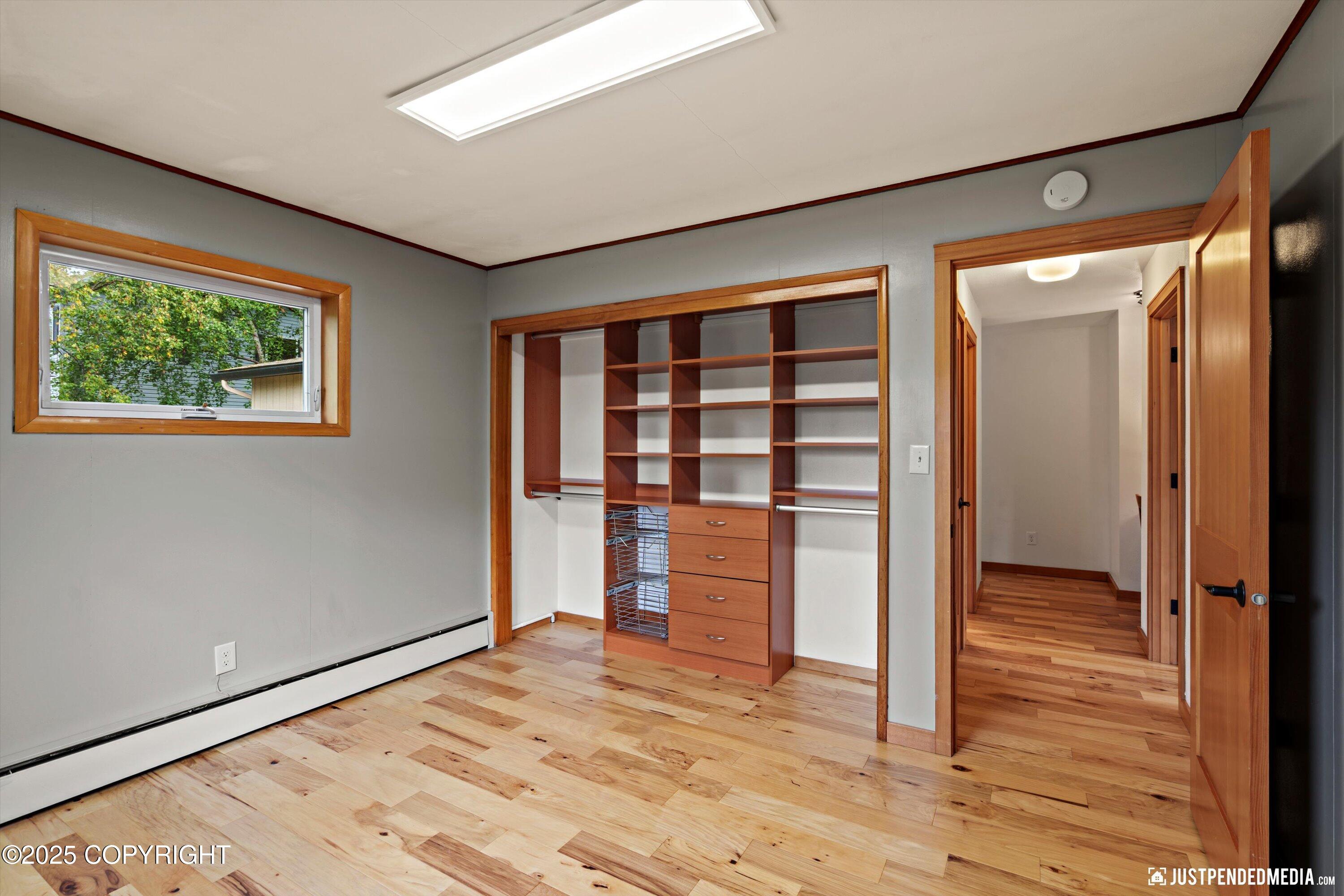 Anchorage, Alaska 99501, United States, 4 Bedrooms Bedrooms, ,2 BathroomsBathrooms,Residential,Pending,196821