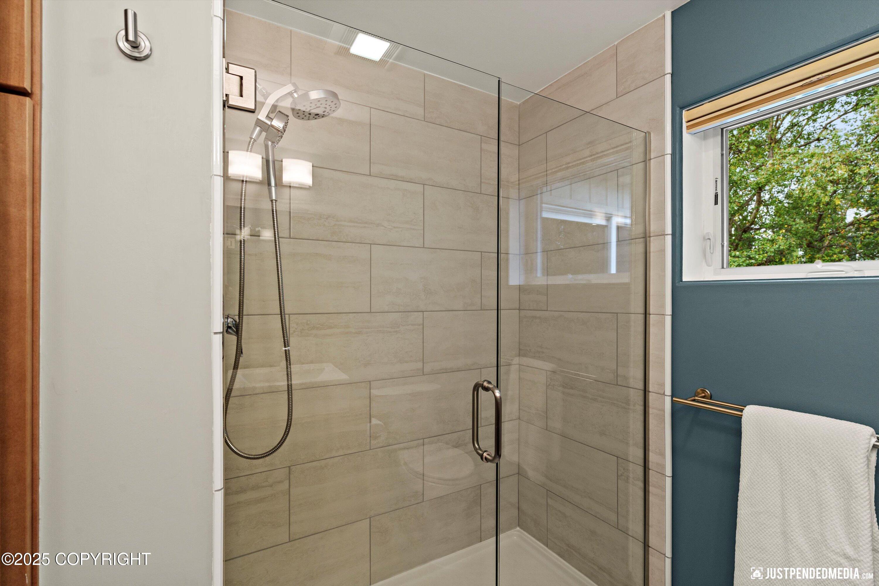 Anchorage, Alaska 99501, United States, 4 Bedrooms Bedrooms, ,2 BathroomsBathrooms,Residential,Pending,196821