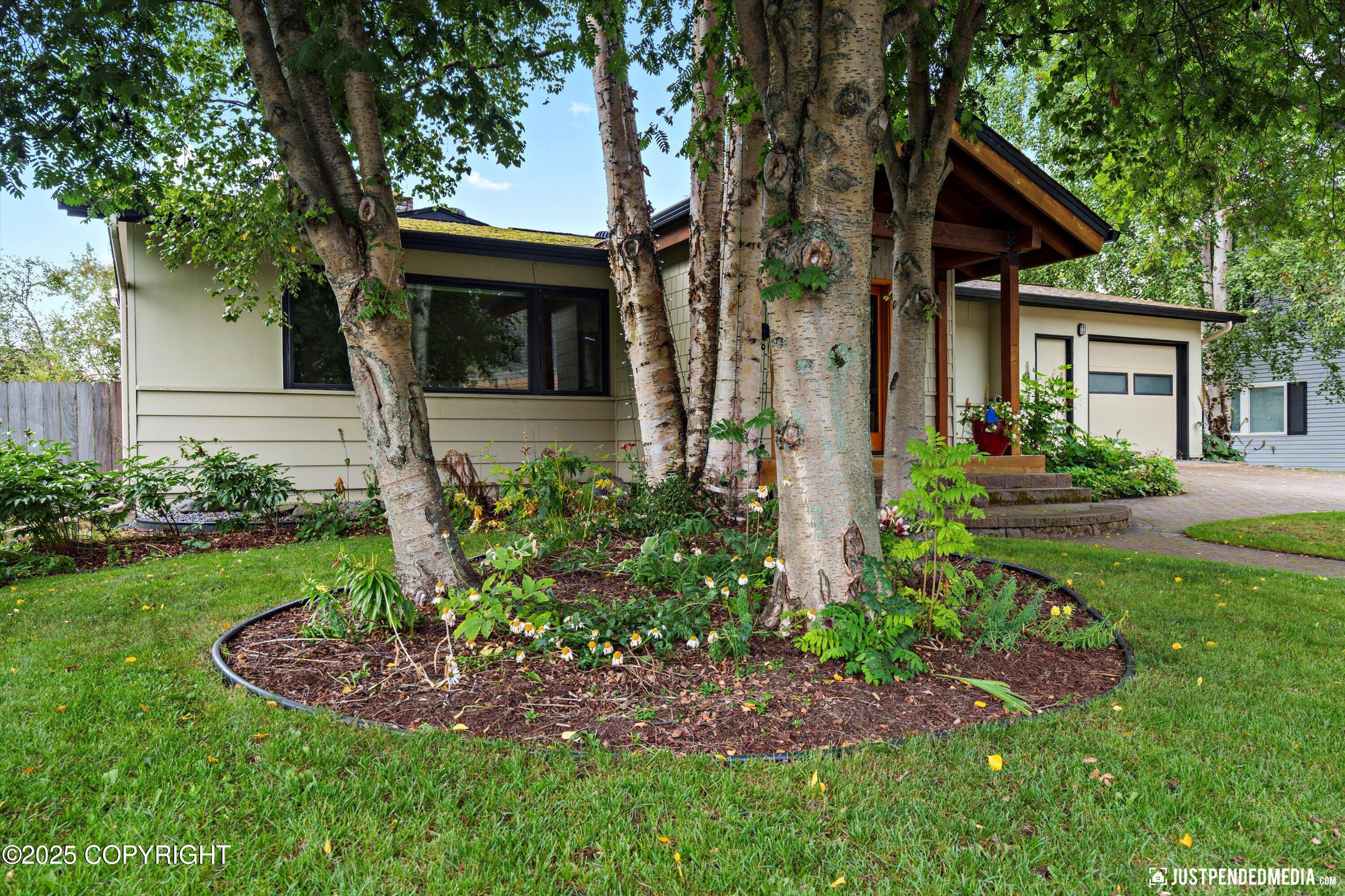 Anchorage, Alaska 99501, United States, 4 Bedrooms Bedrooms, ,2 BathroomsBathrooms,Residential,Pending,196821