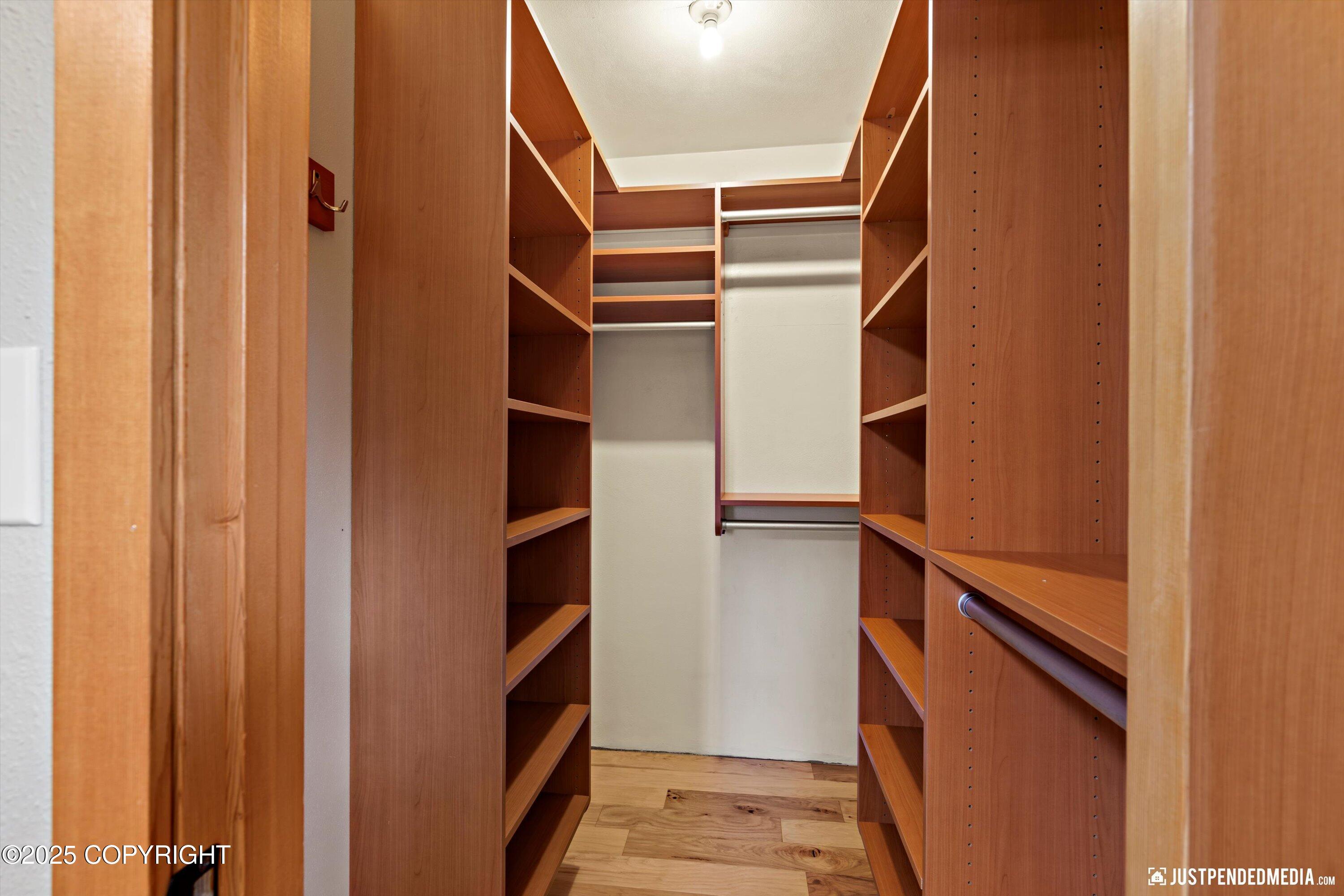 Anchorage, Alaska 99501, United States, 4 Bedrooms Bedrooms, ,2 BathroomsBathrooms,Residential,Pending,196821