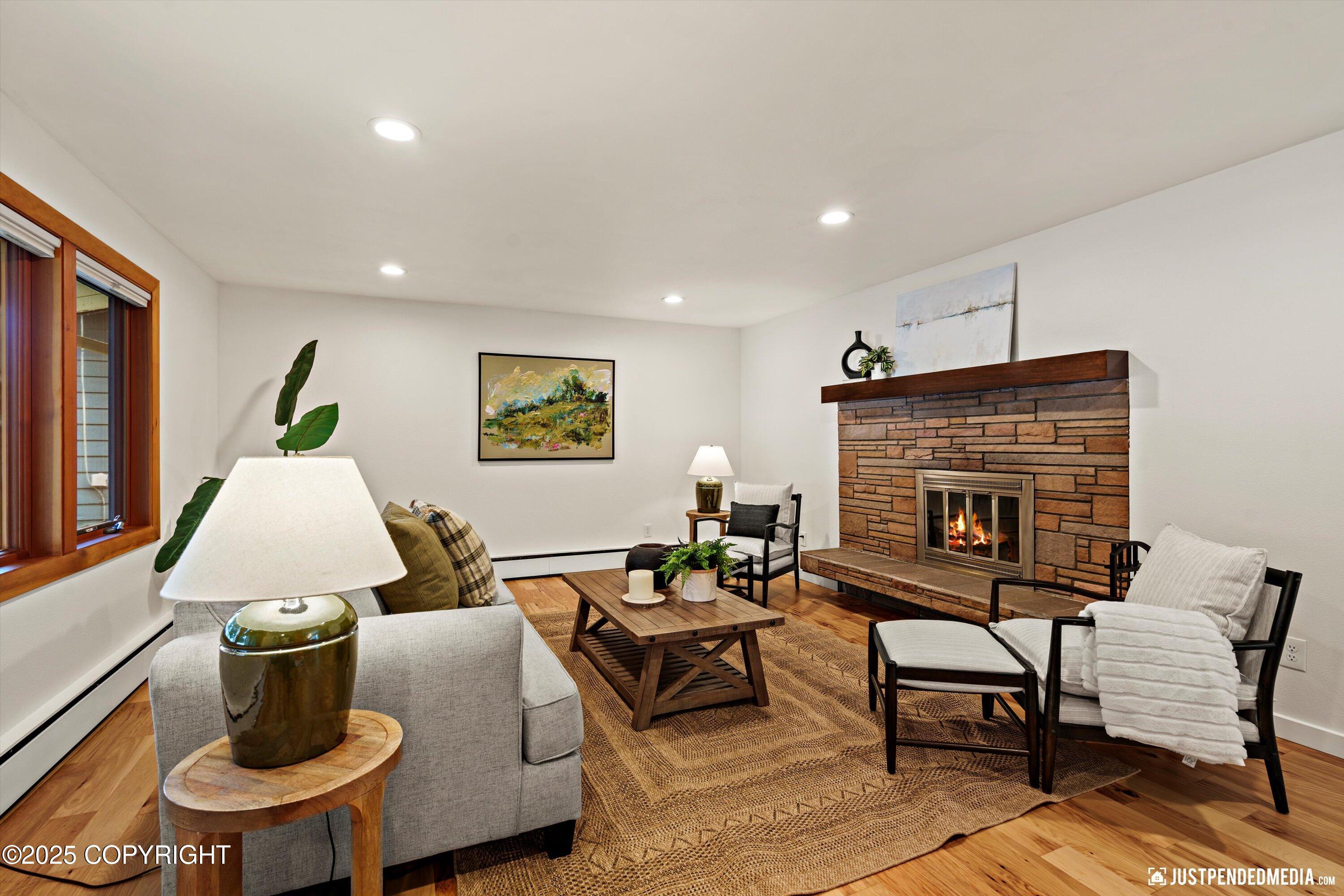 Anchorage, Alaska 99501, United States, 4 Bedrooms Bedrooms, ,2 BathroomsBathrooms,Residential,Pending,196821