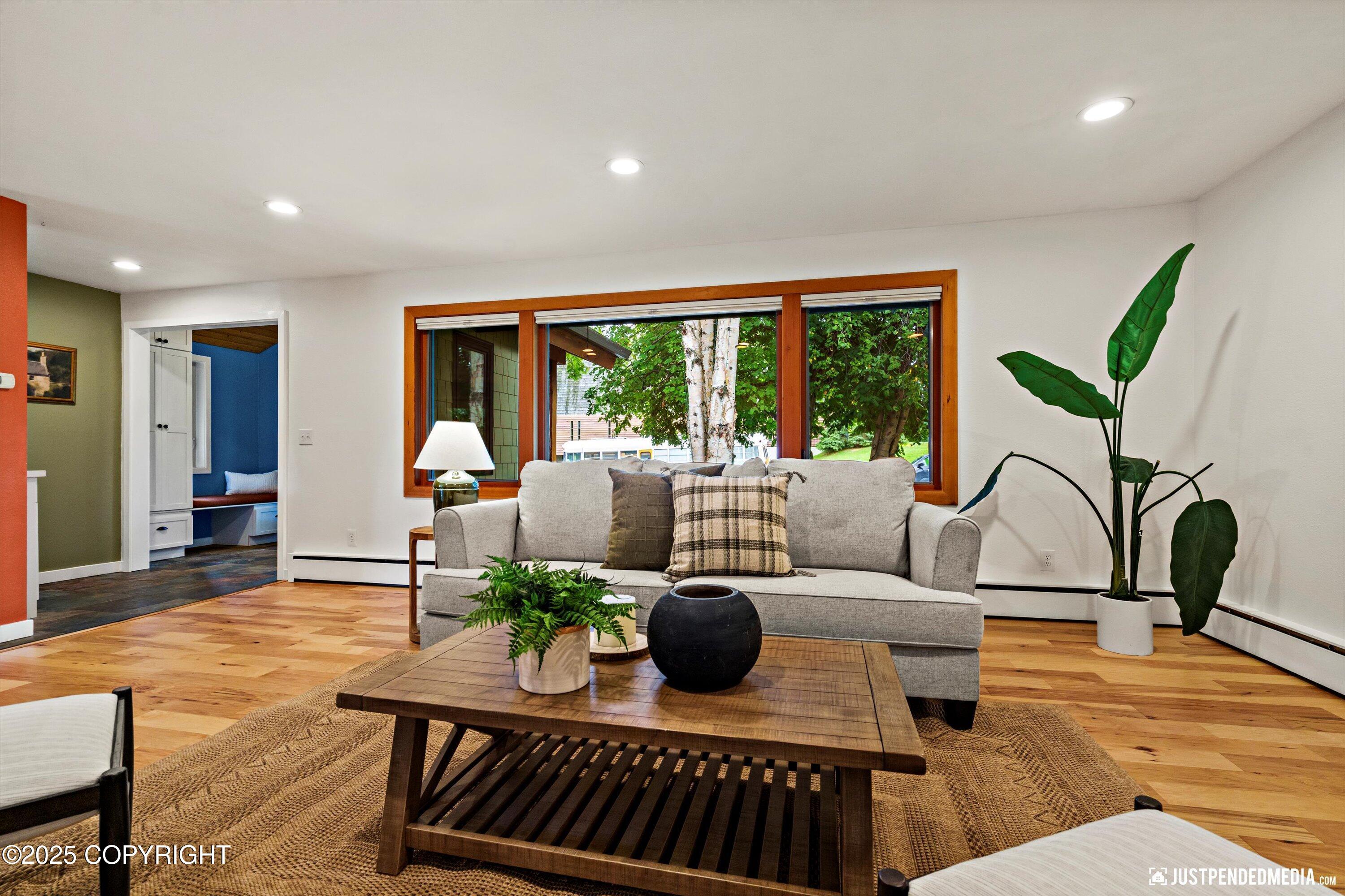 Anchorage, Alaska 99501, United States, 4 Bedrooms Bedrooms, ,2 BathroomsBathrooms,Residential,Pending,196821