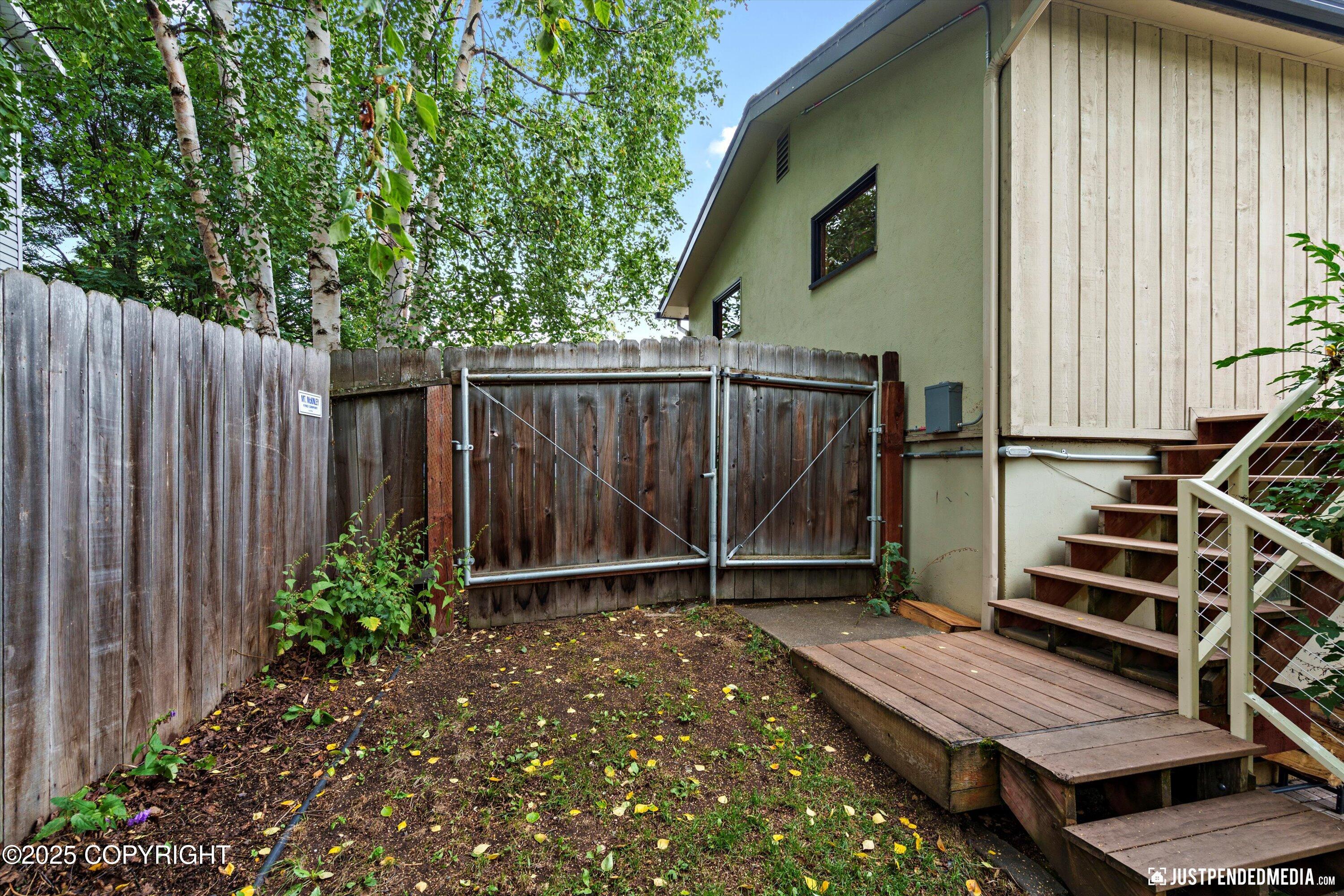 Anchorage, Alaska 99501, United States, 4 Bedrooms Bedrooms, ,2 BathroomsBathrooms,Residential,Pending,196821