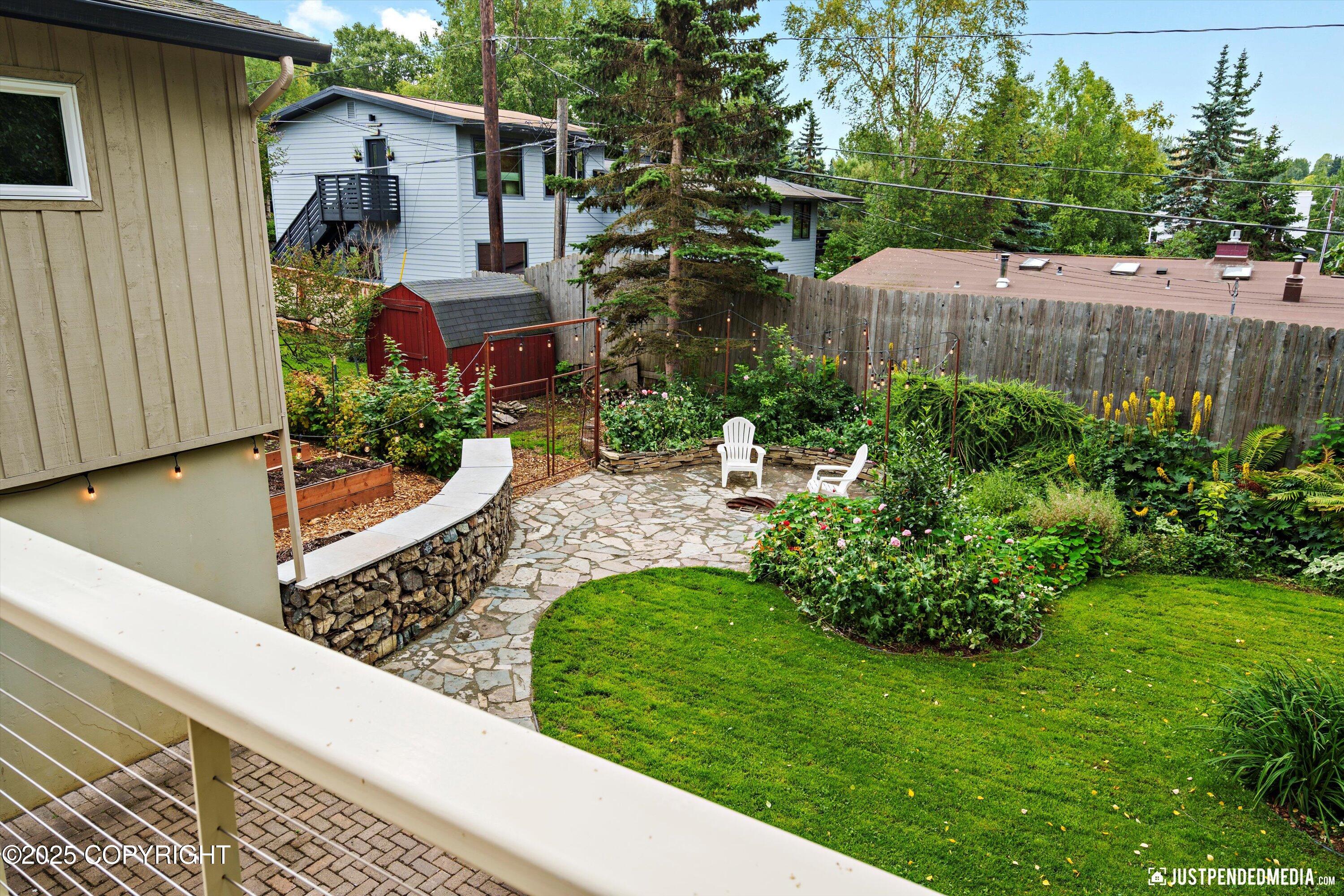 Anchorage, Alaska 99501, United States, 4 Bedrooms Bedrooms, ,2 BathroomsBathrooms,Residential,Pending,196821