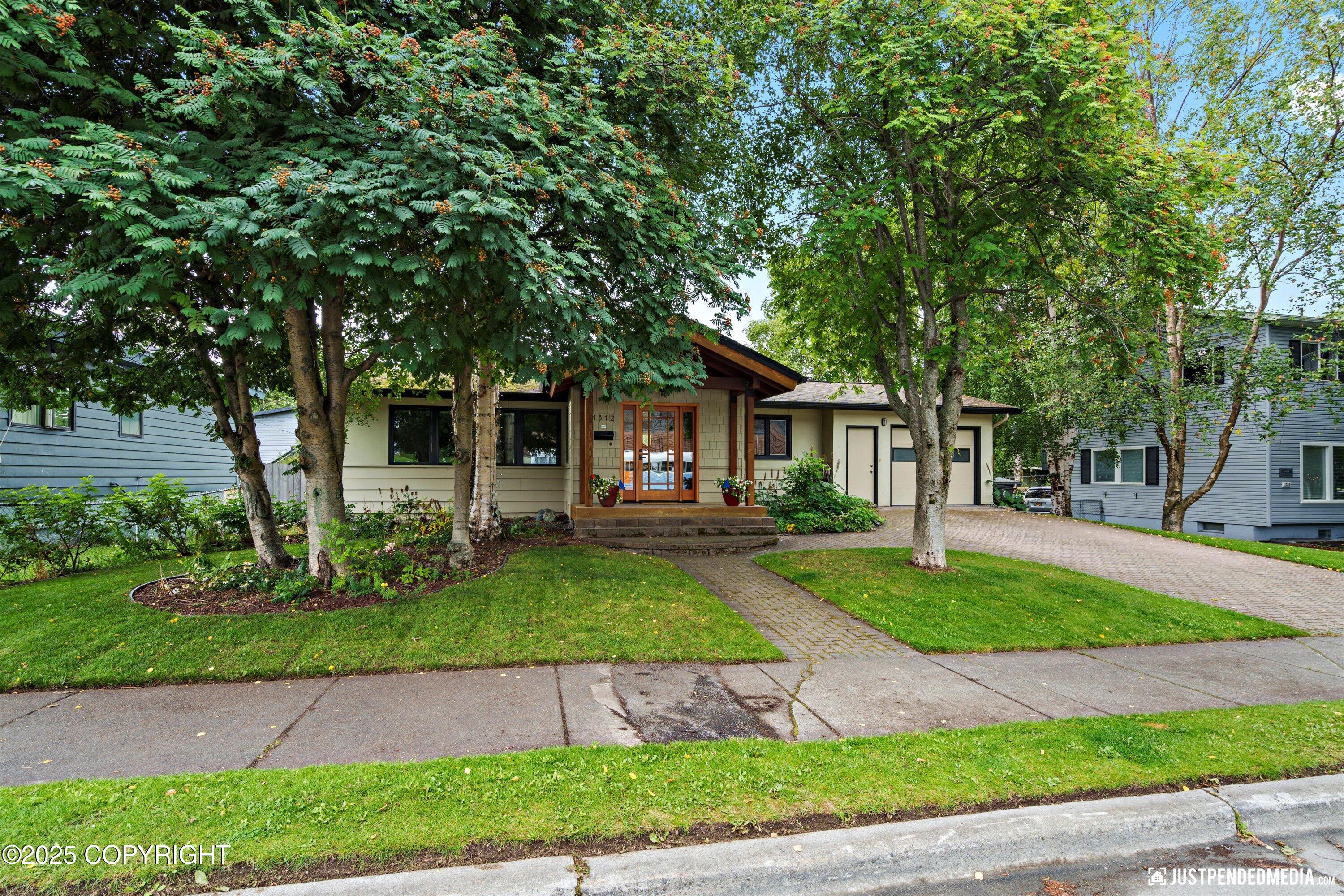 Anchorage, Alaska 99501, United States, 4 Bedrooms Bedrooms, ,2 BathroomsBathrooms,Residential,Pending,196821