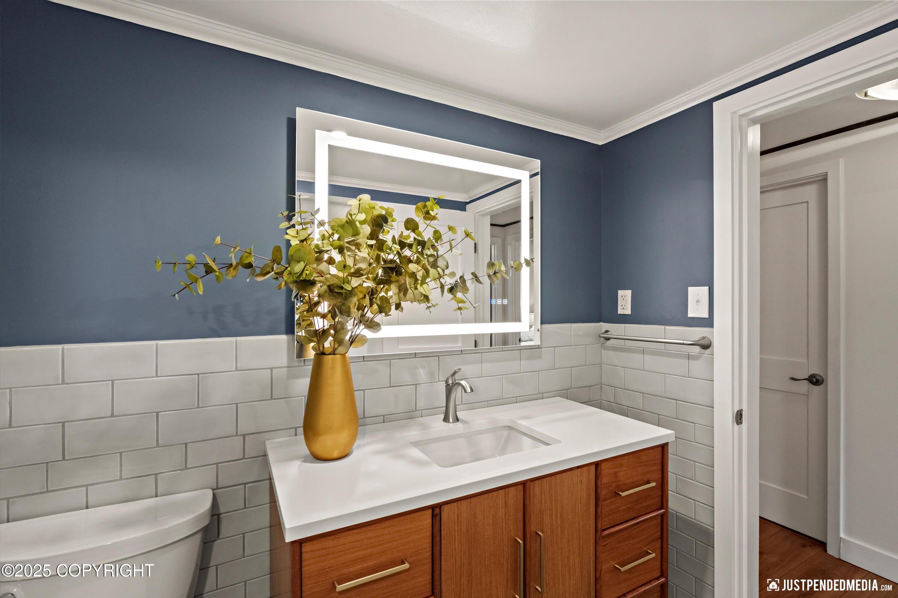 Anchorage, Alaska 99501, United States, 4 Bedrooms Bedrooms, ,2 BathroomsBathrooms,Residential,Pending,196821