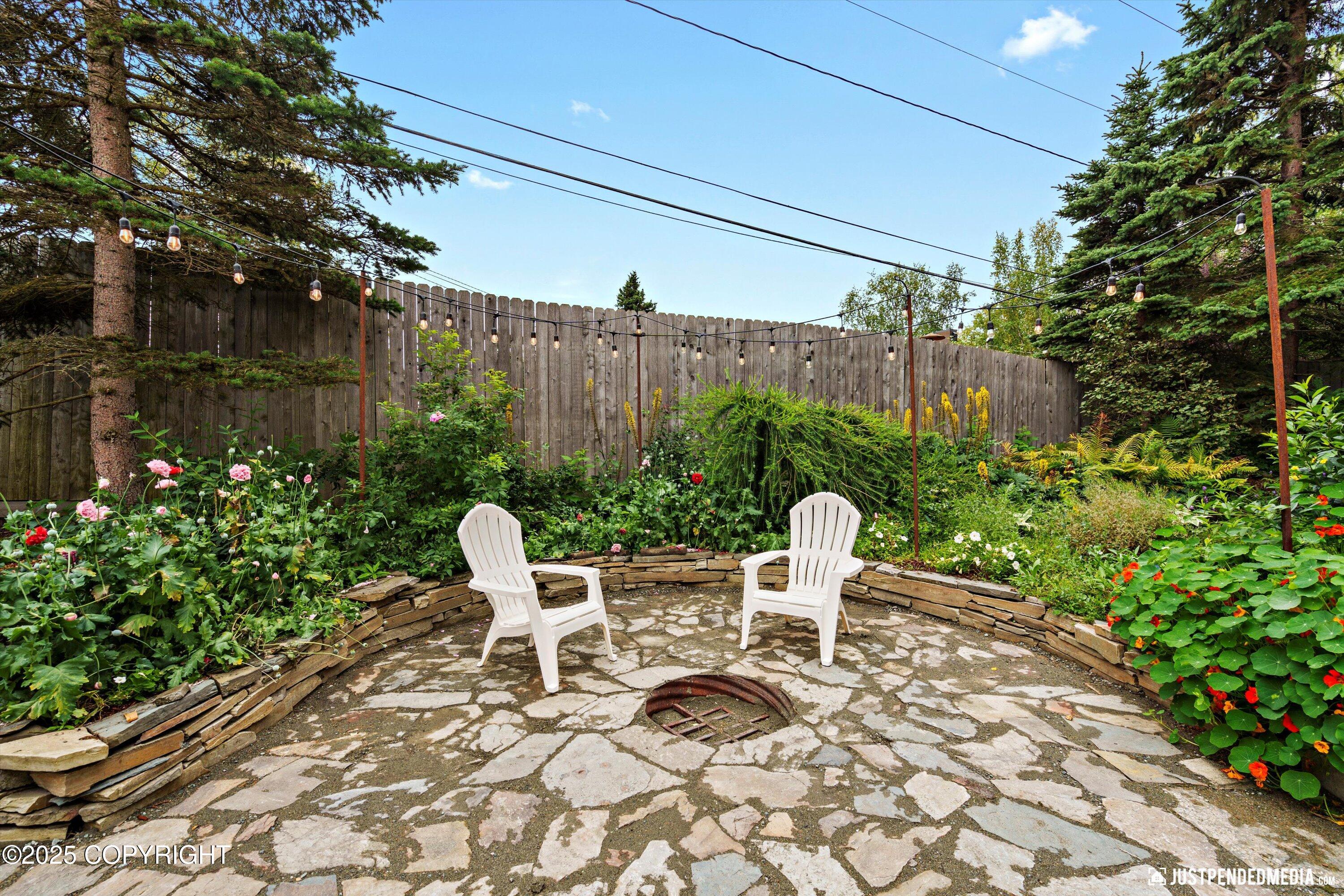 Anchorage, Alaska 99501, United States, 4 Bedrooms Bedrooms, ,2 BathroomsBathrooms,Residential,Pending,196821