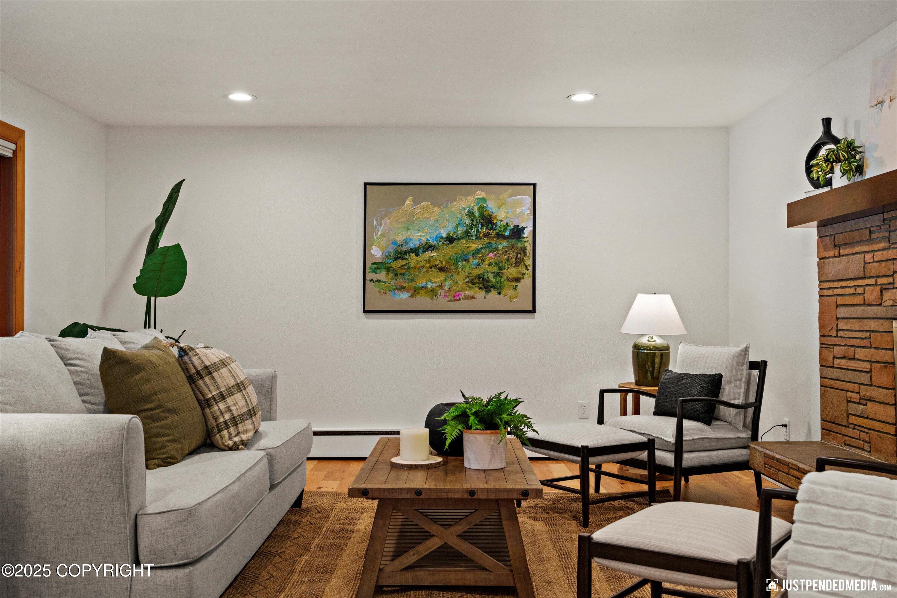 Anchorage, Alaska 99501, United States, 4 Bedrooms Bedrooms, ,2 BathroomsBathrooms,Residential,Pending,196821