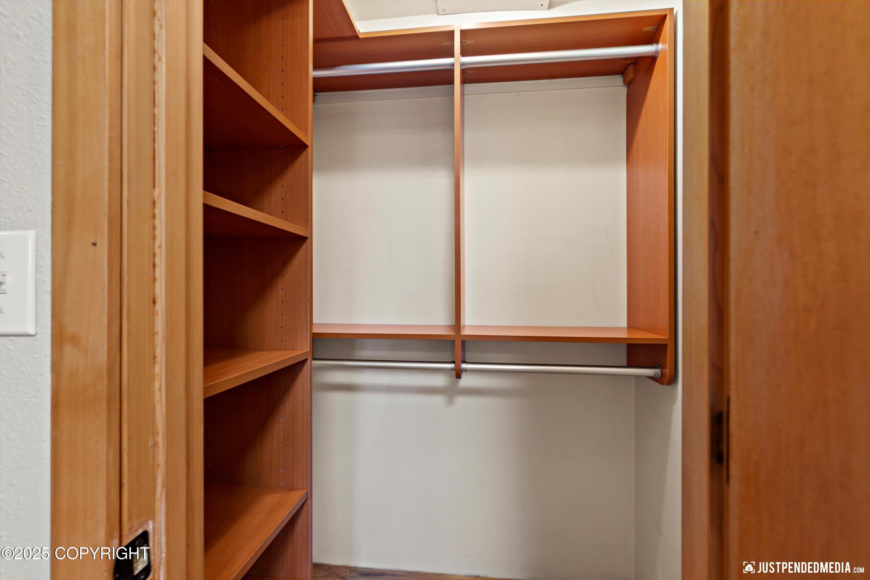 Anchorage, Alaska 99501, United States, 4 Bedrooms Bedrooms, ,2 BathroomsBathrooms,Residential,Pending,196821