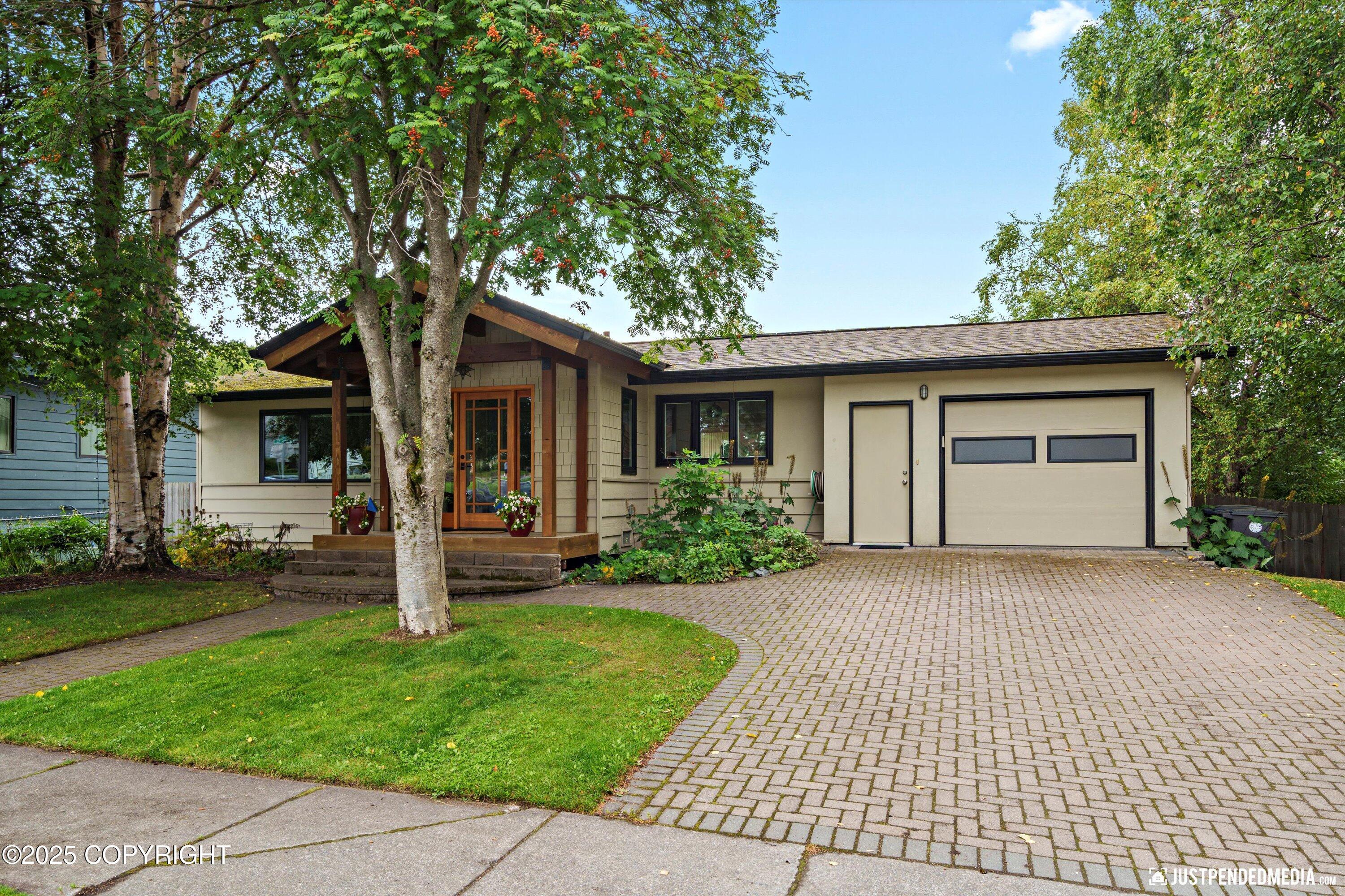 Anchorage, Alaska 99501, United States, 4 Bedrooms Bedrooms, ,2 BathroomsBathrooms,Residential,Pending,196821