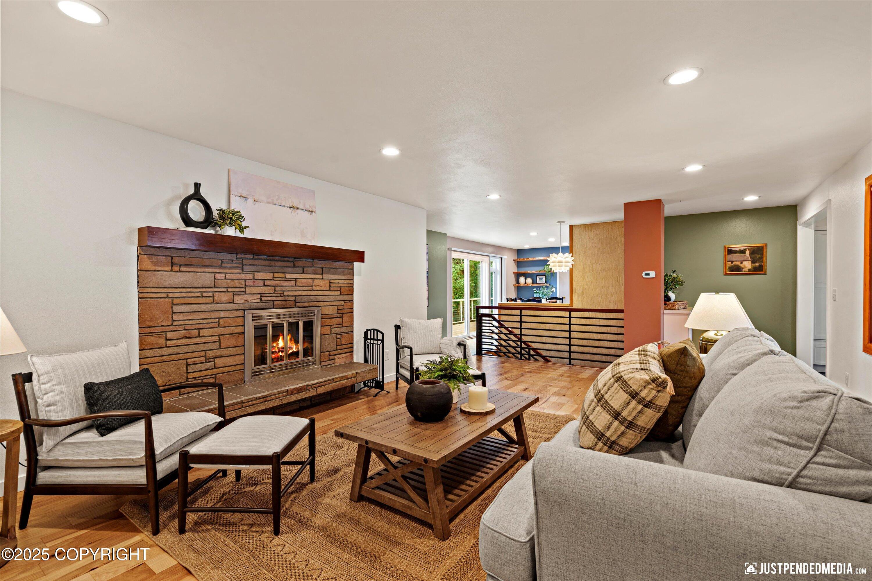 Anchorage, Alaska 99501, United States, 4 Bedrooms Bedrooms, ,2 BathroomsBathrooms,Residential,Pending,196821