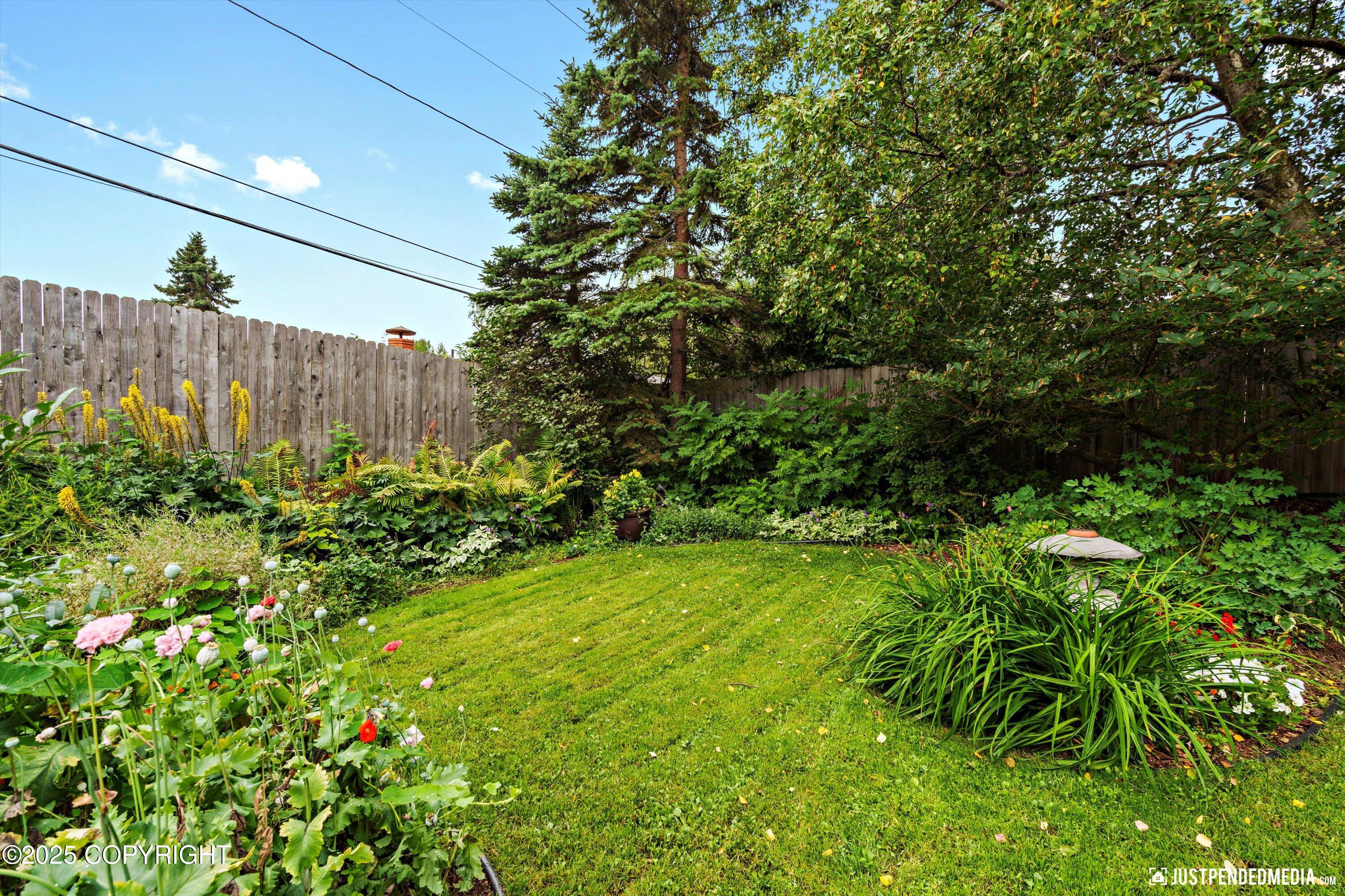 Anchorage, Alaska 99501, United States, 4 Bedrooms Bedrooms, ,2 BathroomsBathrooms,Residential,Pending,196821