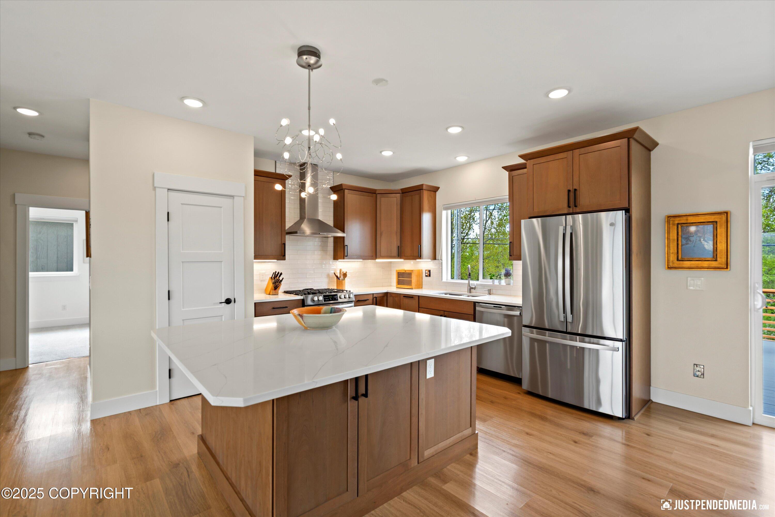 Anchorage, Alaska 99502, United States, 4 Bedrooms Bedrooms, ,3 BathroomsBathrooms,Residential,Pending,140294