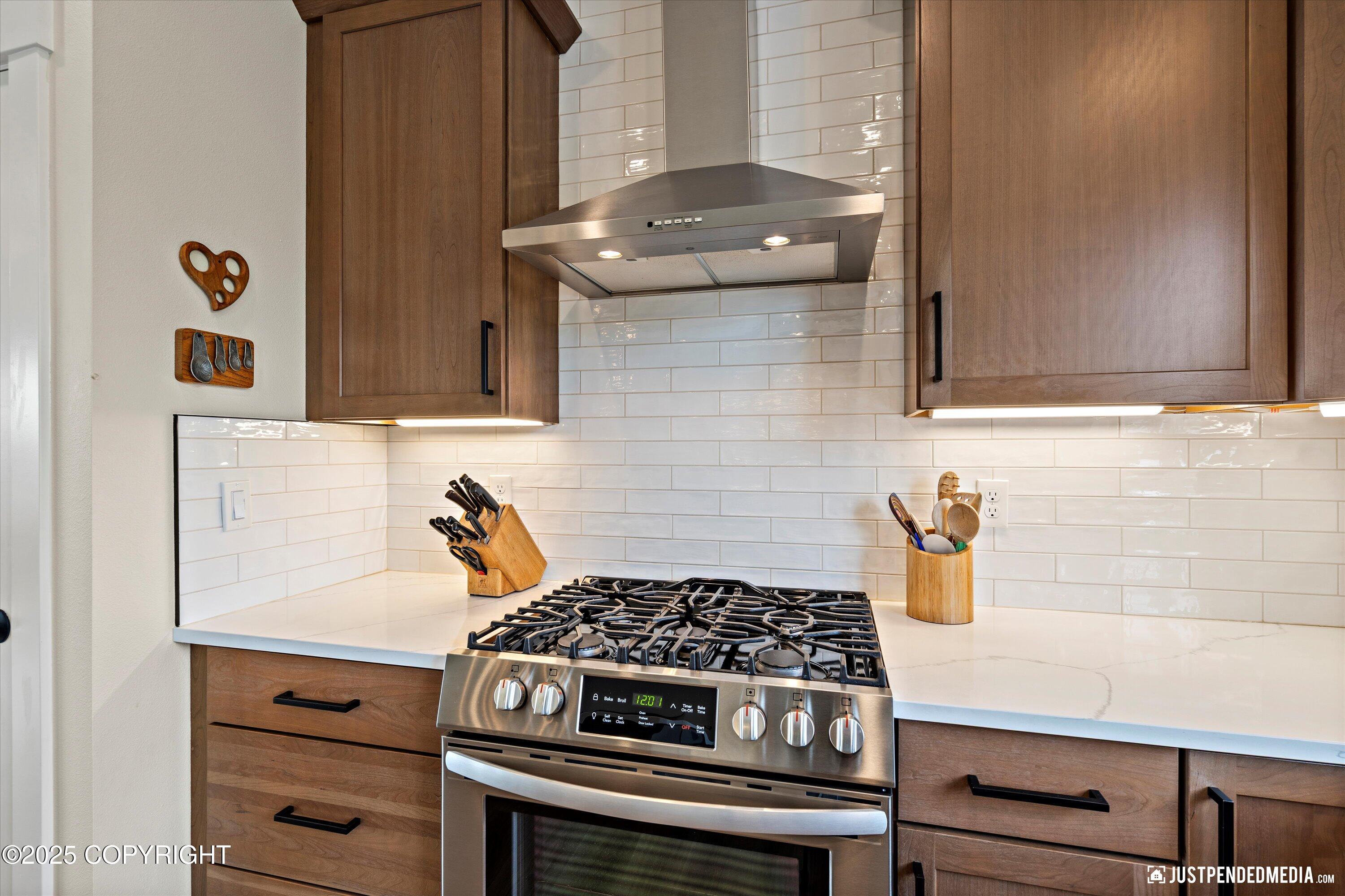 Anchorage, Alaska 99502, United States, 4 Bedrooms Bedrooms, ,3 BathroomsBathrooms,Residential,Pending,140294