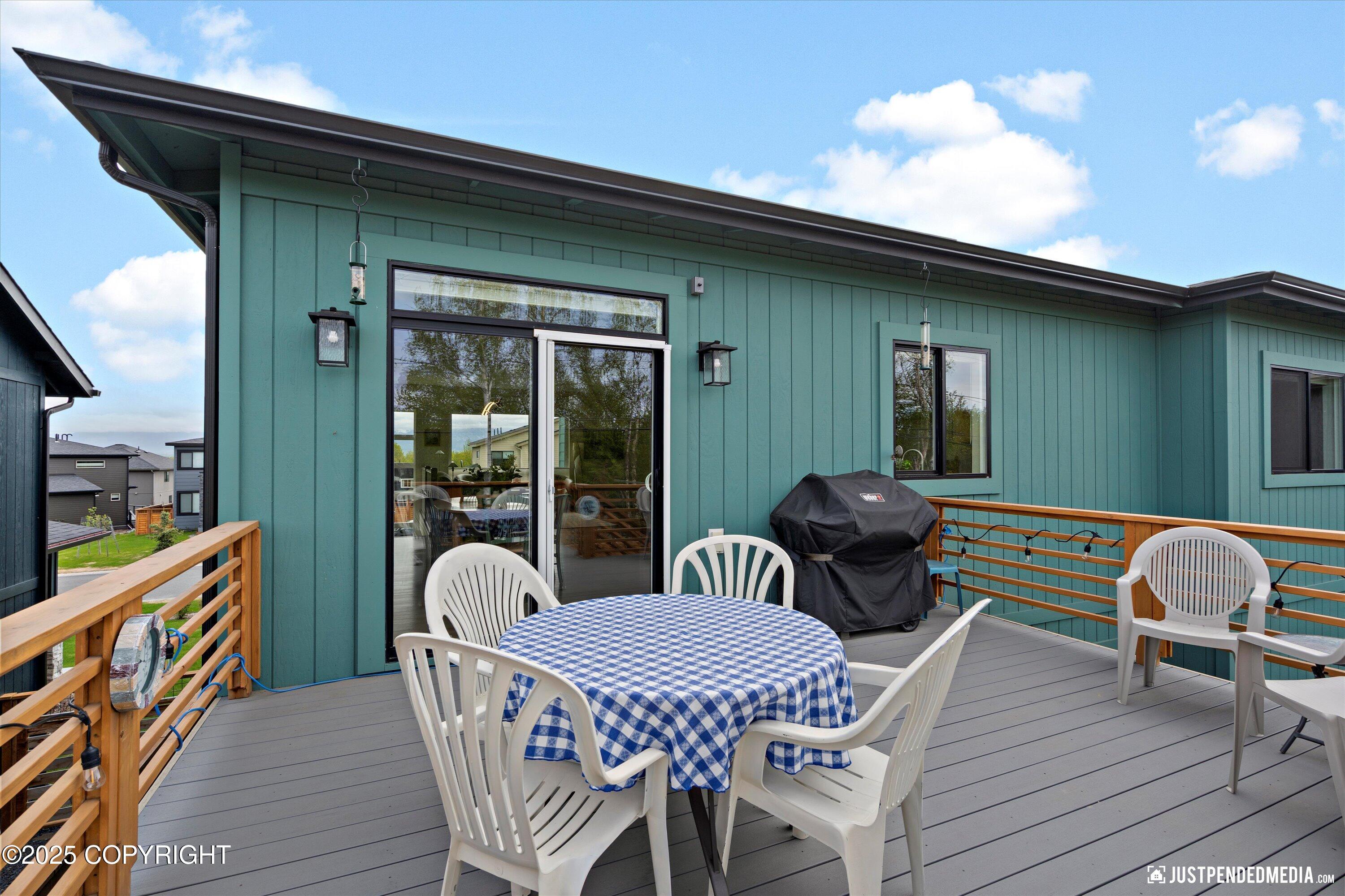 Anchorage, Alaska 99502, United States, 4 Bedrooms Bedrooms, ,3 BathroomsBathrooms,Residential,Pending,140294