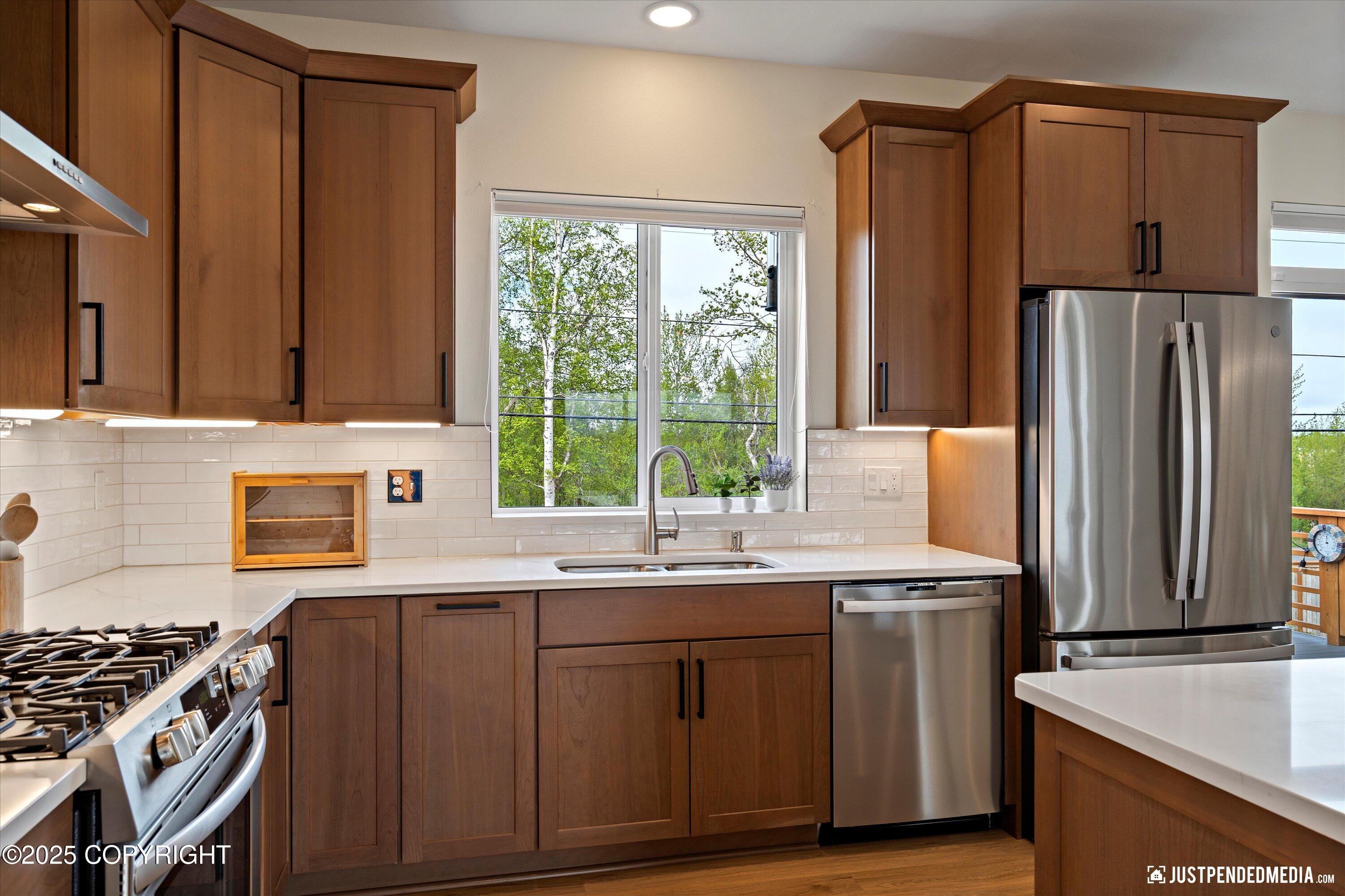 Anchorage, Alaska 99502, United States, 4 Bedrooms Bedrooms, ,3 BathroomsBathrooms,Residential,Pending,140294