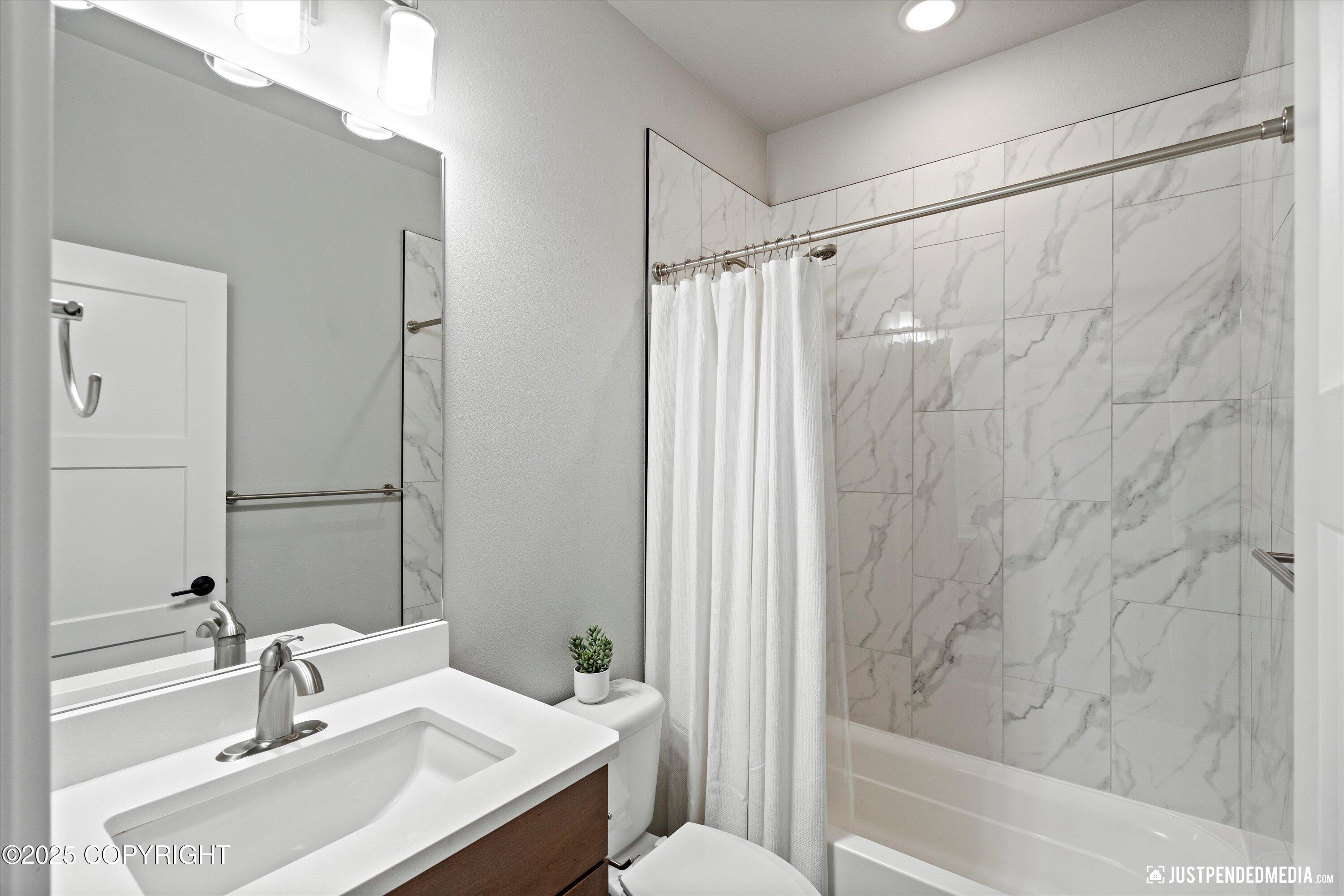 Anchorage, Alaska 99502, United States, 4 Bedrooms Bedrooms, ,3 BathroomsBathrooms,Residential,Pending,140294