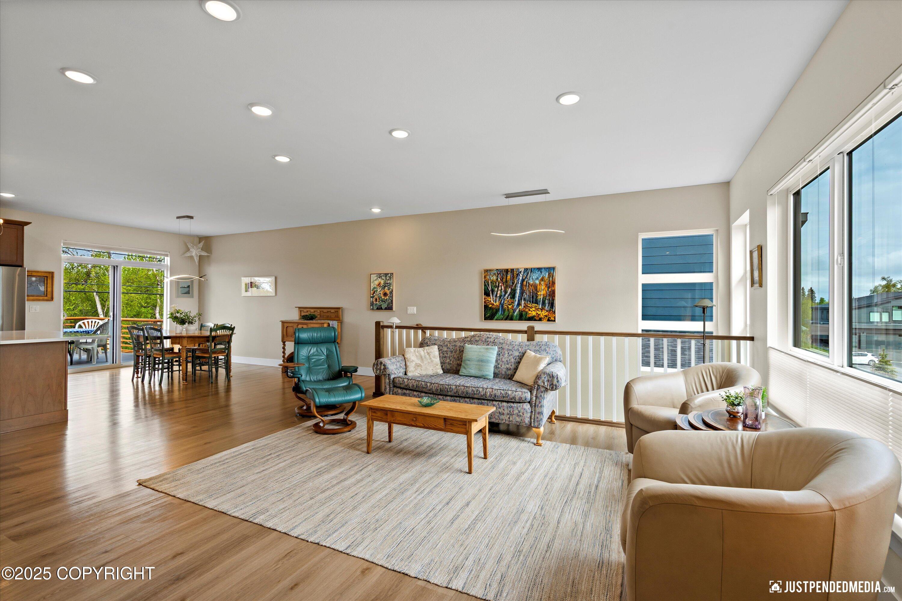 Anchorage, Alaska 99502, United States, 4 Bedrooms Bedrooms, ,3 BathroomsBathrooms,Residential,Pending,140294