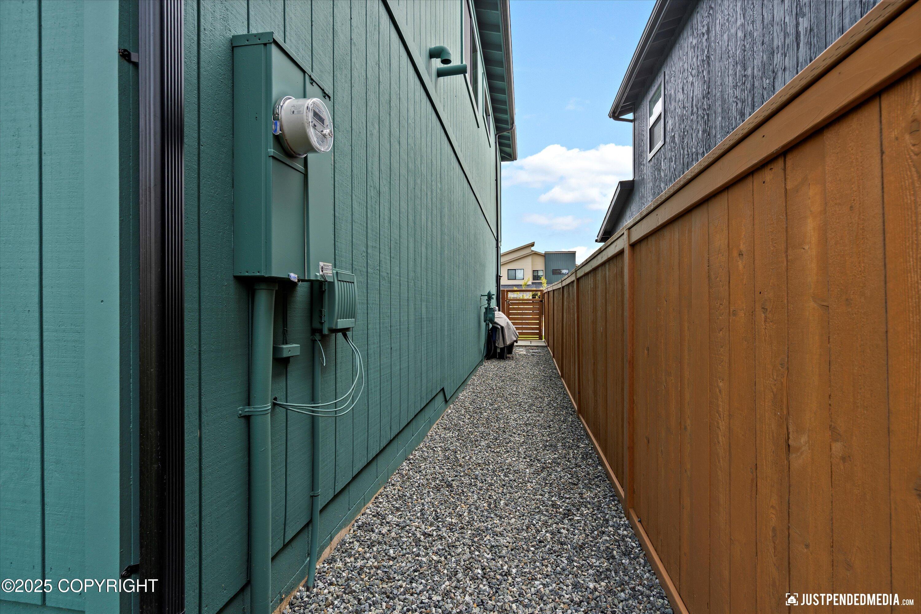 Anchorage, Alaska 99502, United States, 4 Bedrooms Bedrooms, ,3 BathroomsBathrooms,Residential,Pending,140294