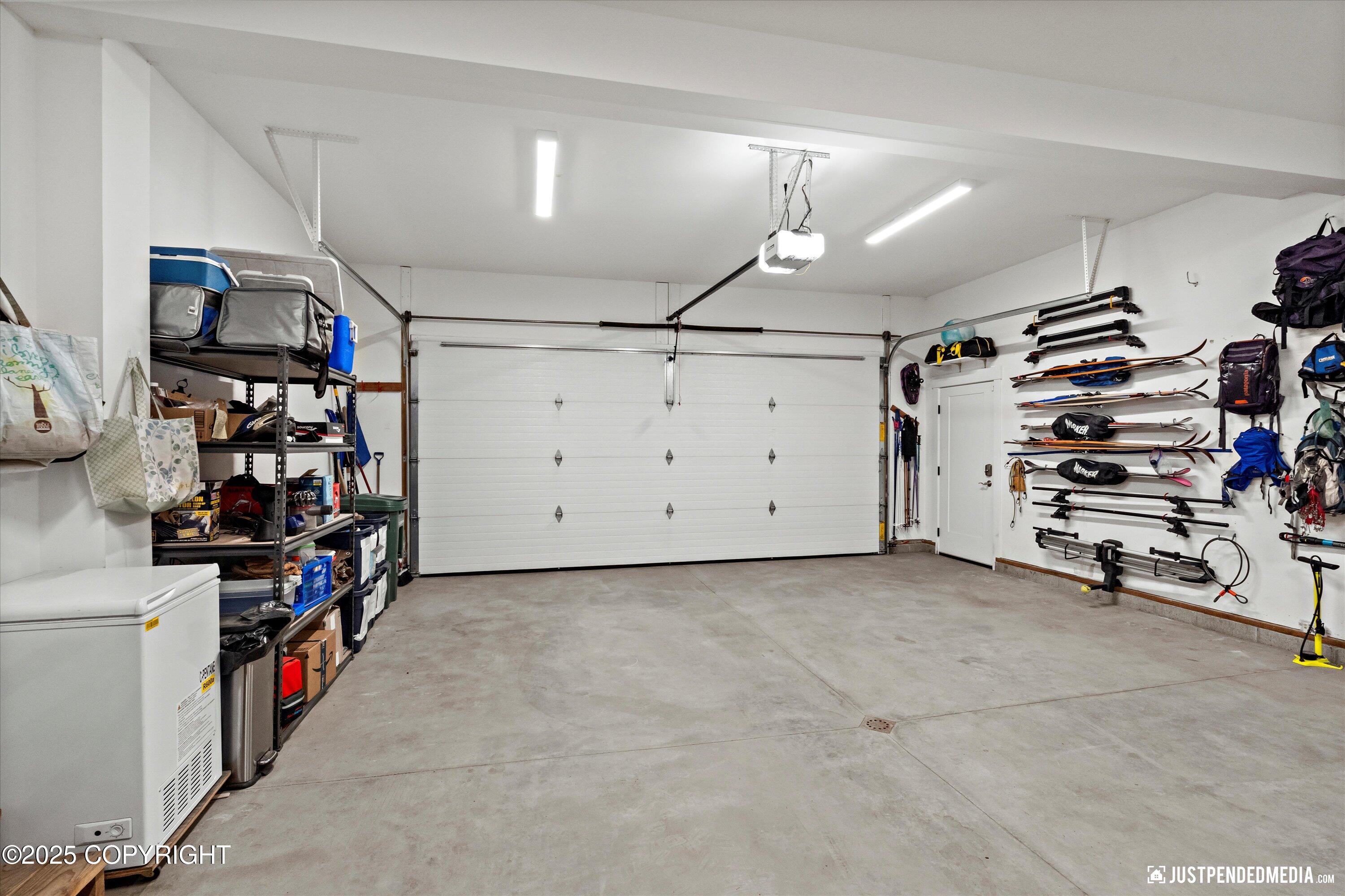 Anchorage, Alaska 99502, United States, 4 Bedrooms Bedrooms, ,3 BathroomsBathrooms,Residential,Pending,140294