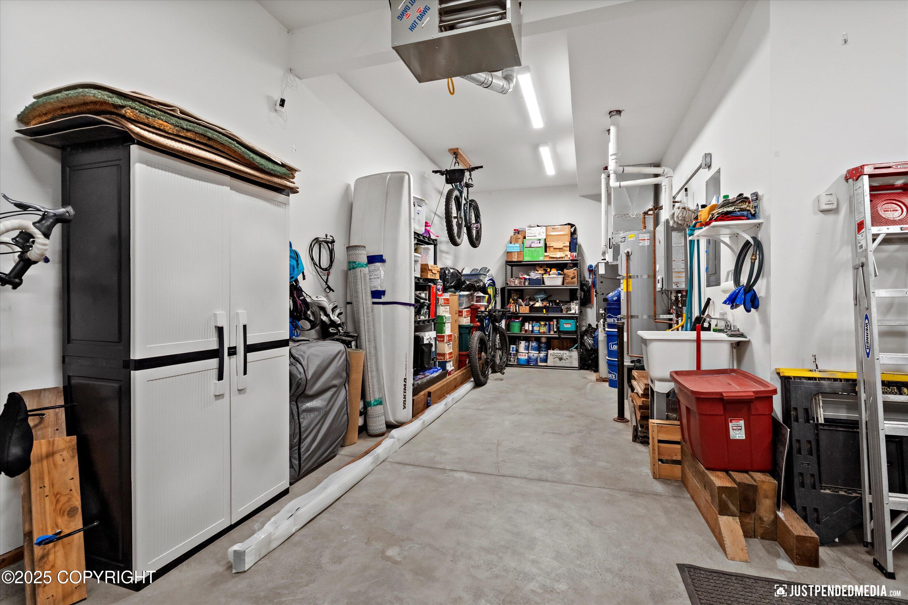 Anchorage, Alaska 99502, United States, 4 Bedrooms Bedrooms, ,3 BathroomsBathrooms,Residential,Pending,140294