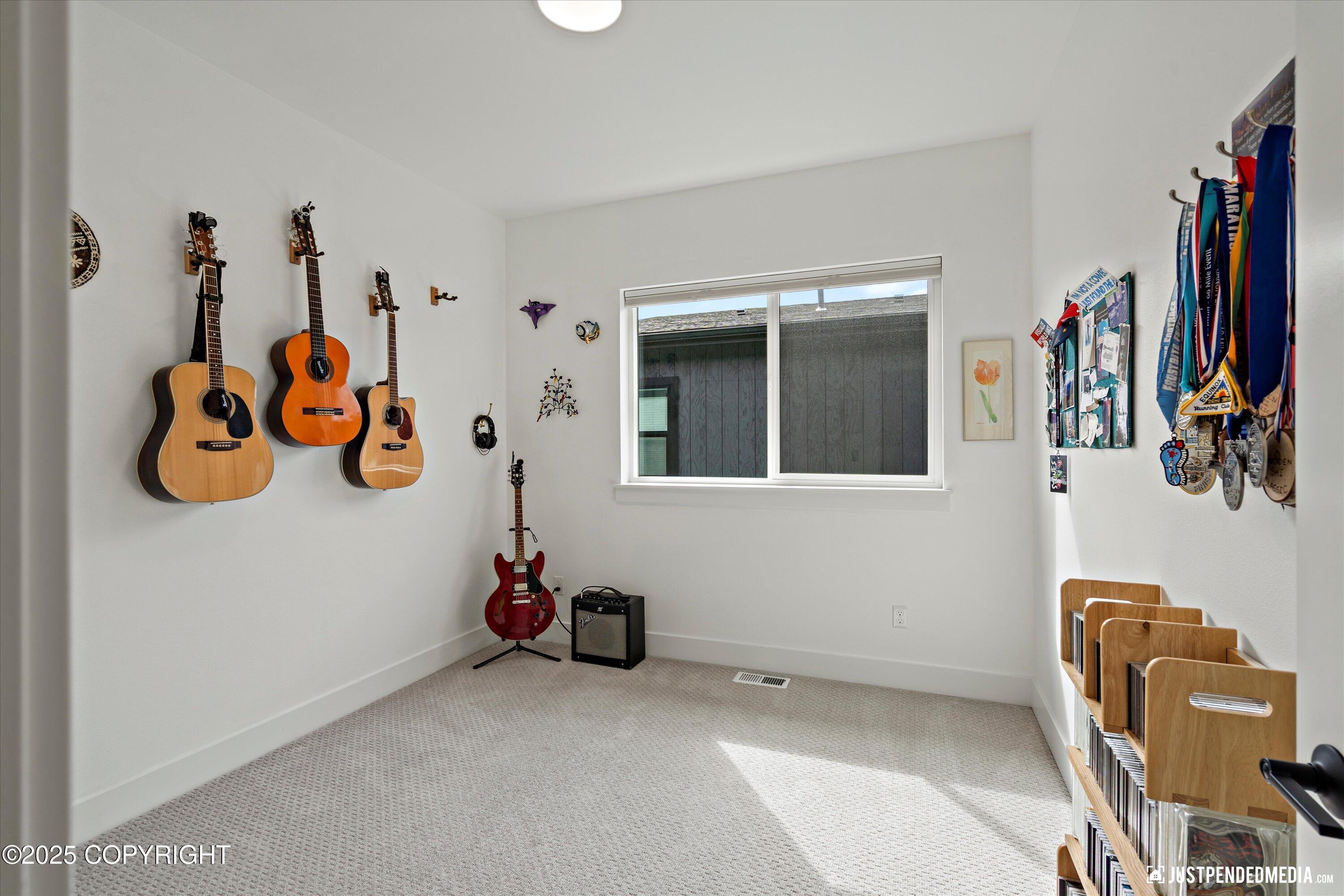 Anchorage, Alaska 99502, United States, 4 Bedrooms Bedrooms, ,3 BathroomsBathrooms,Residential,Pending,140294