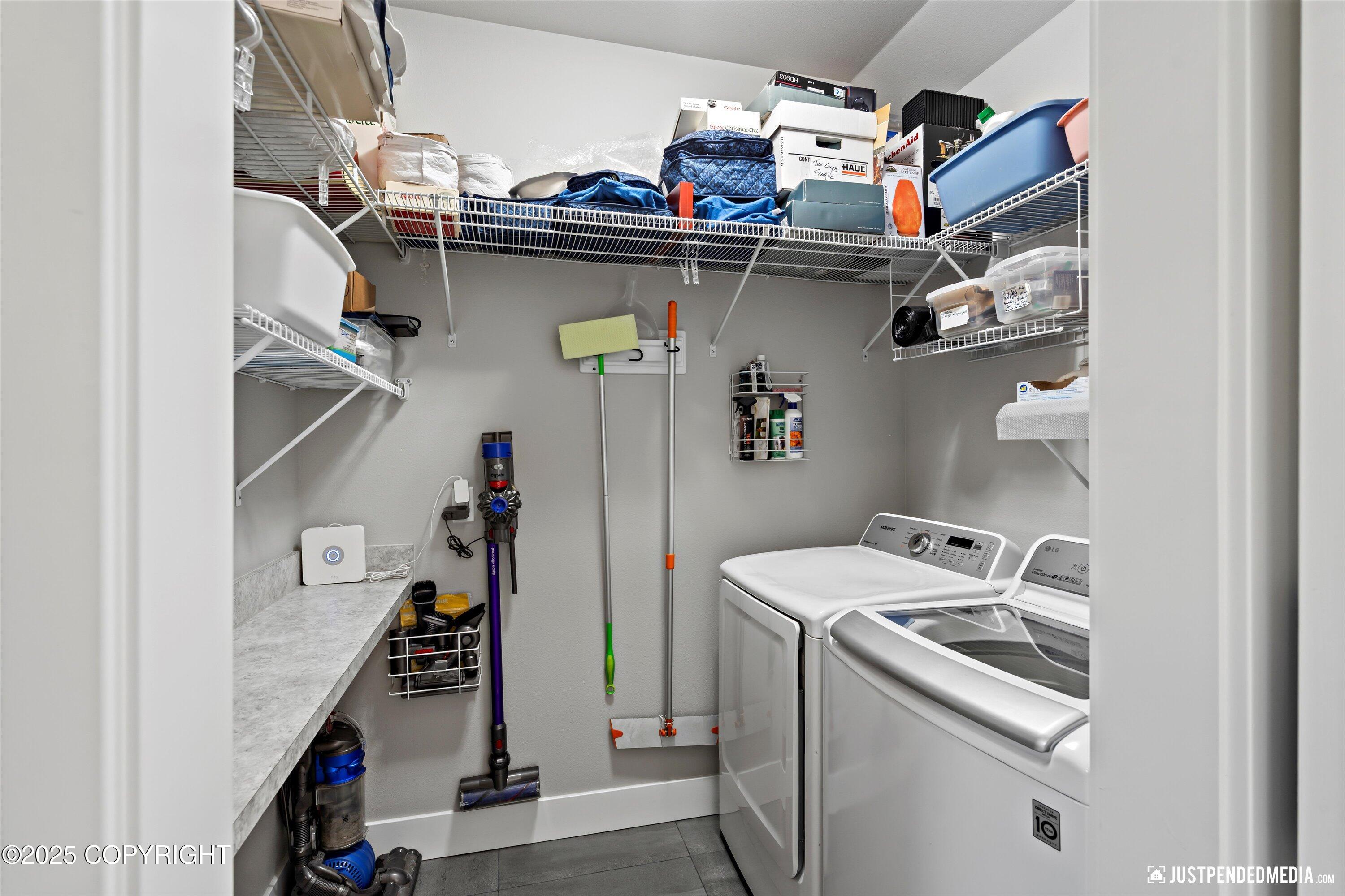 Anchorage, Alaska 99502, United States, 4 Bedrooms Bedrooms, ,3 BathroomsBathrooms,Residential,Pending,140294